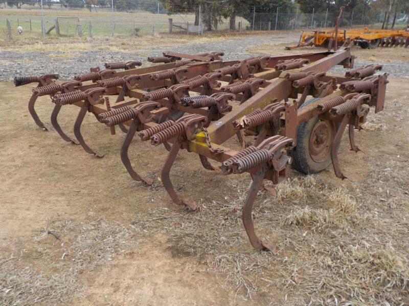 International A2-10 25 Tyne Scarifier