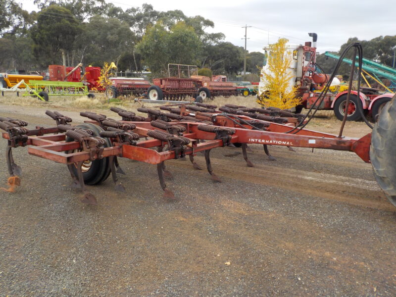 International 33 Tyne Scarifier