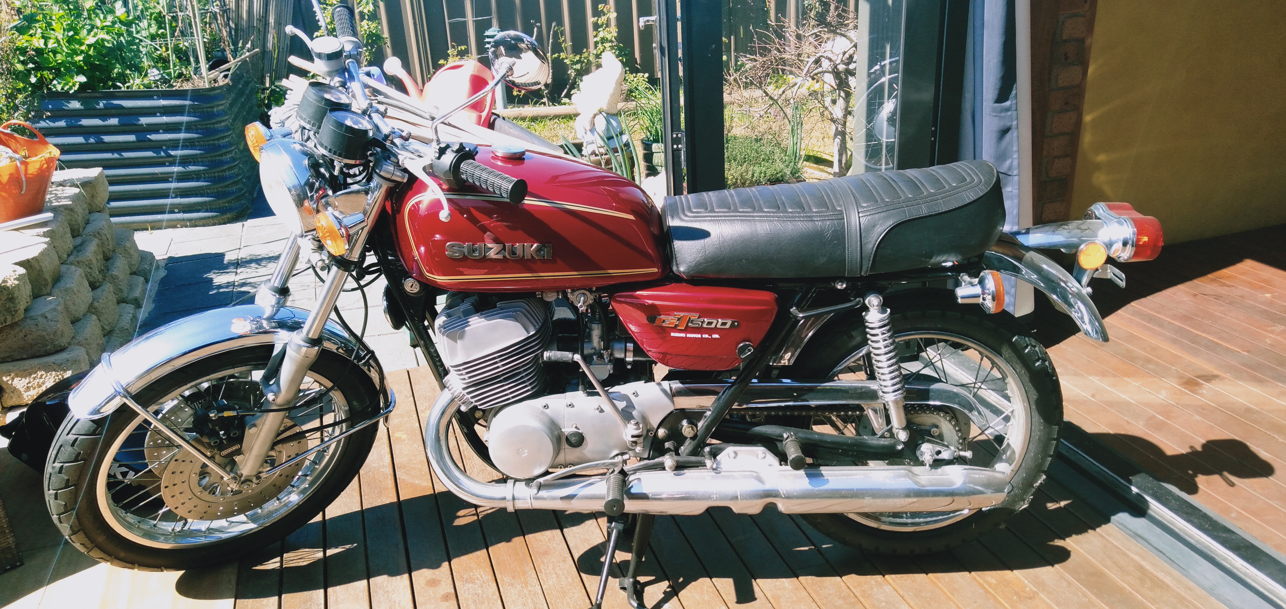 1976 SUZUKI GT500 ROAD 