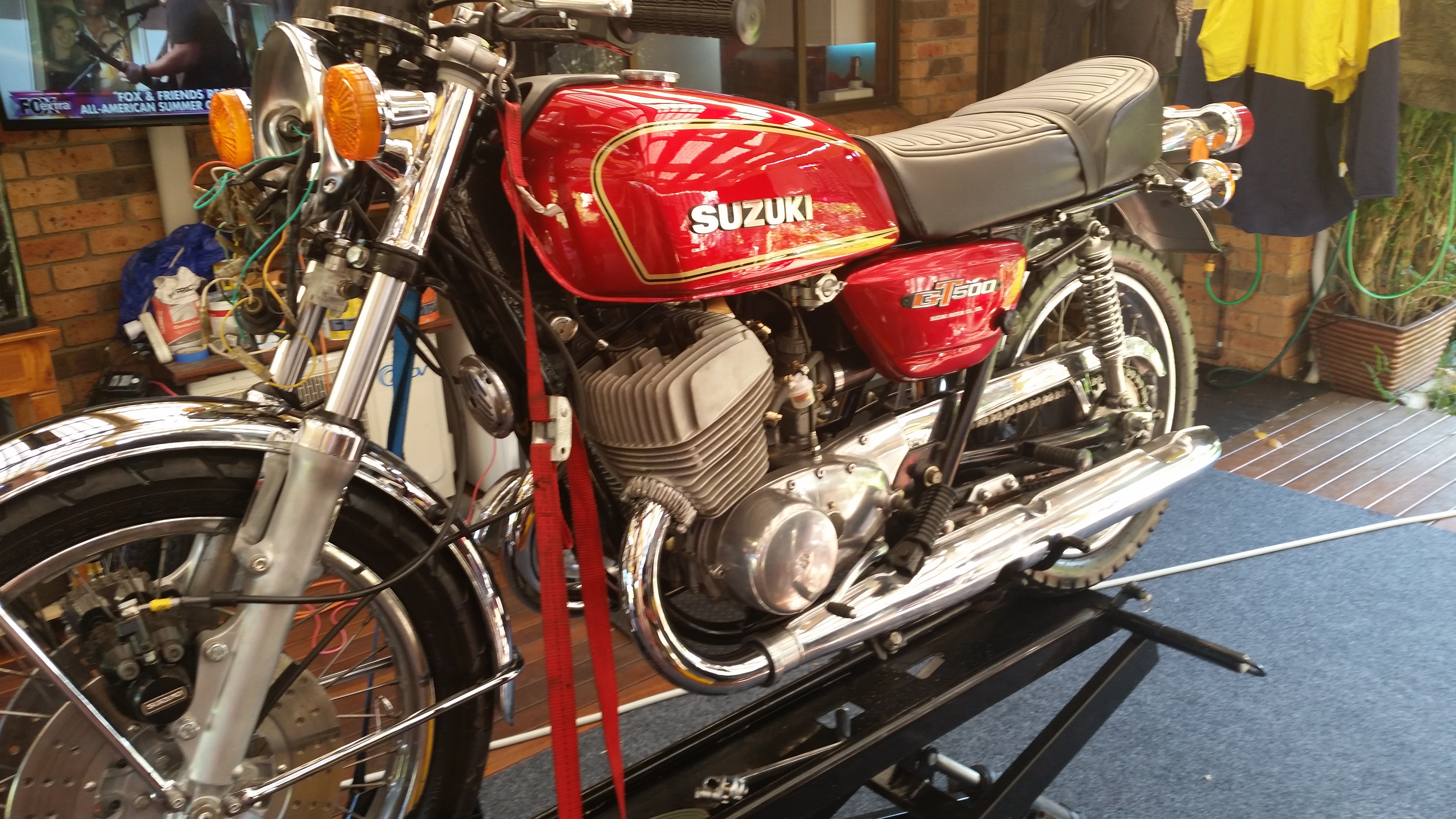 1976 SUZUKI GT500 ROAD 