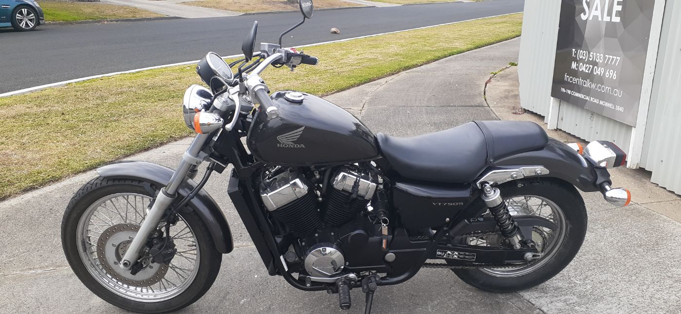 2001 HONDA VT750S ROAD