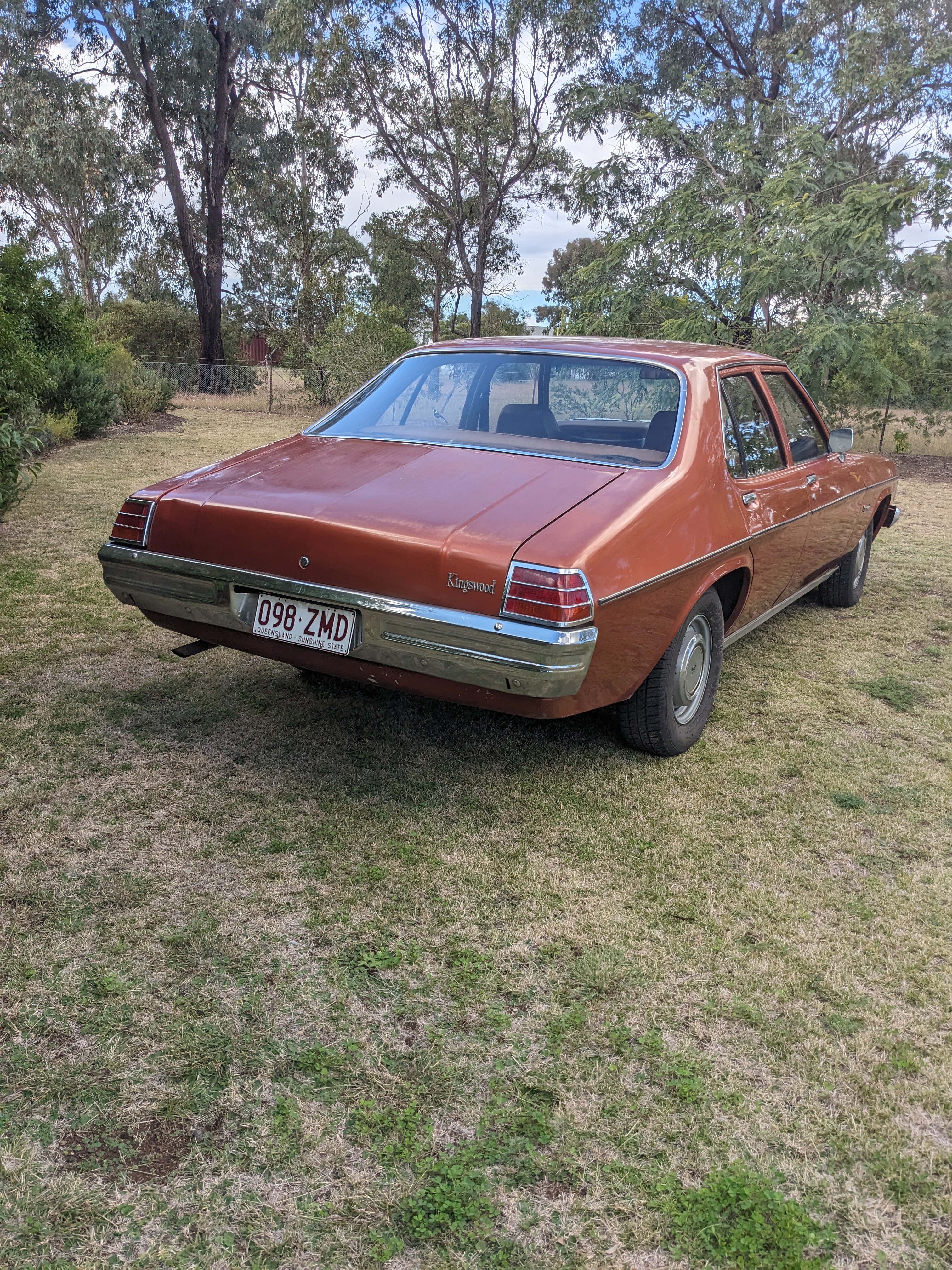 1976 HOLDEN KINGSWOOD HJ SEDAN