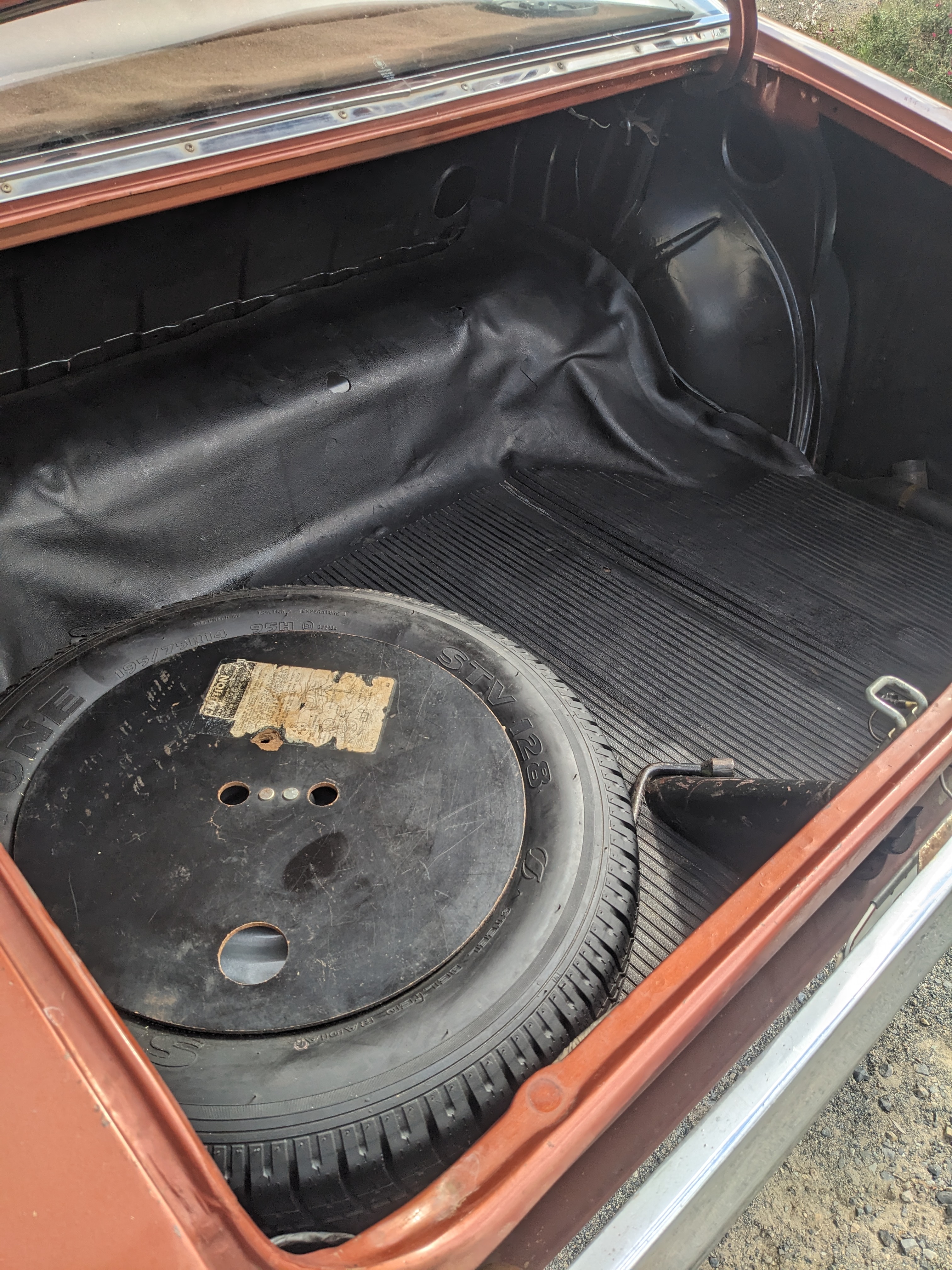 1976 HOLDEN KINGSWOOD HJ SEDAN