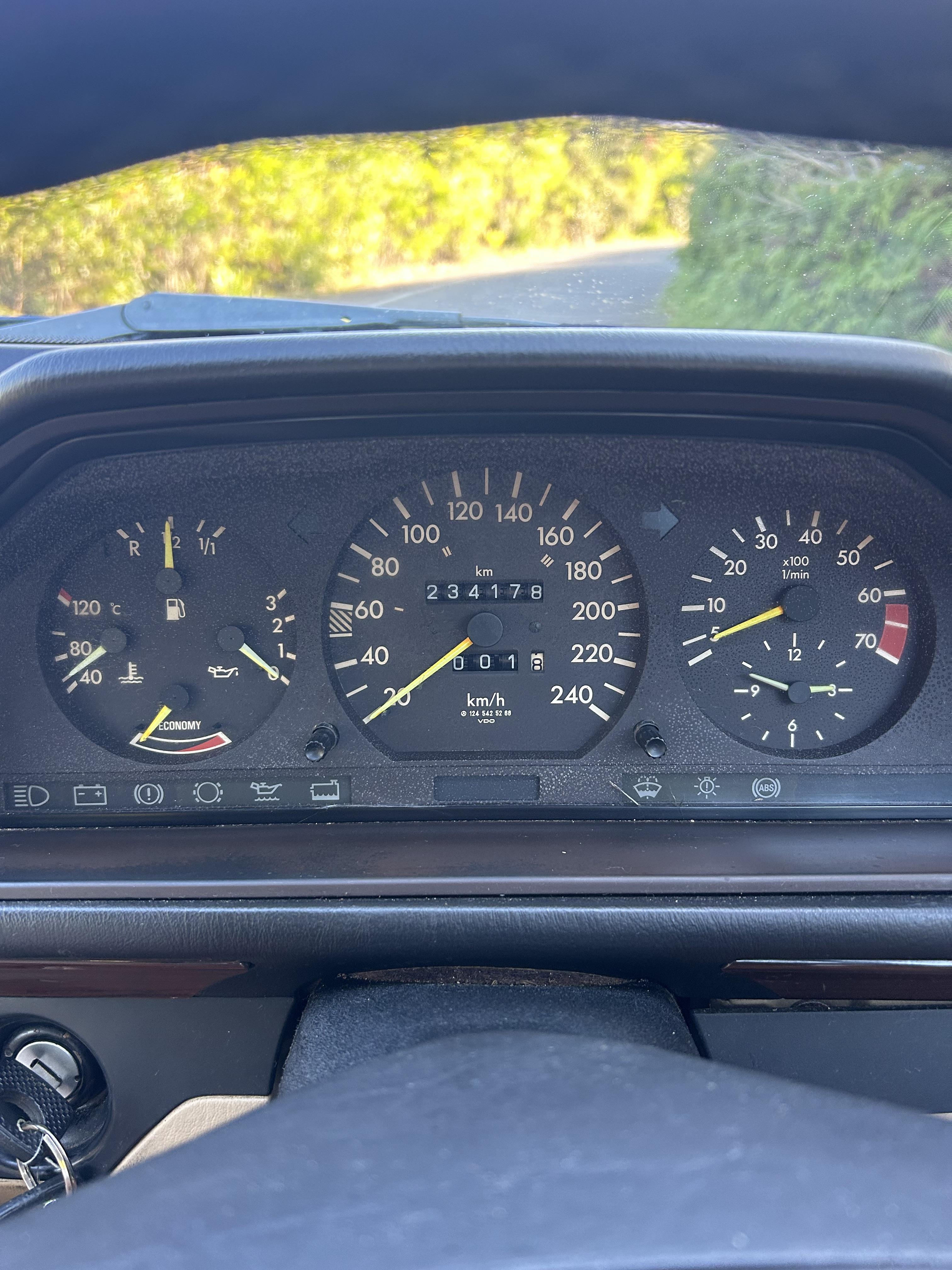 1990 MERCEDES-BENZ 300 W124 CE AUTOMATIC COUPE