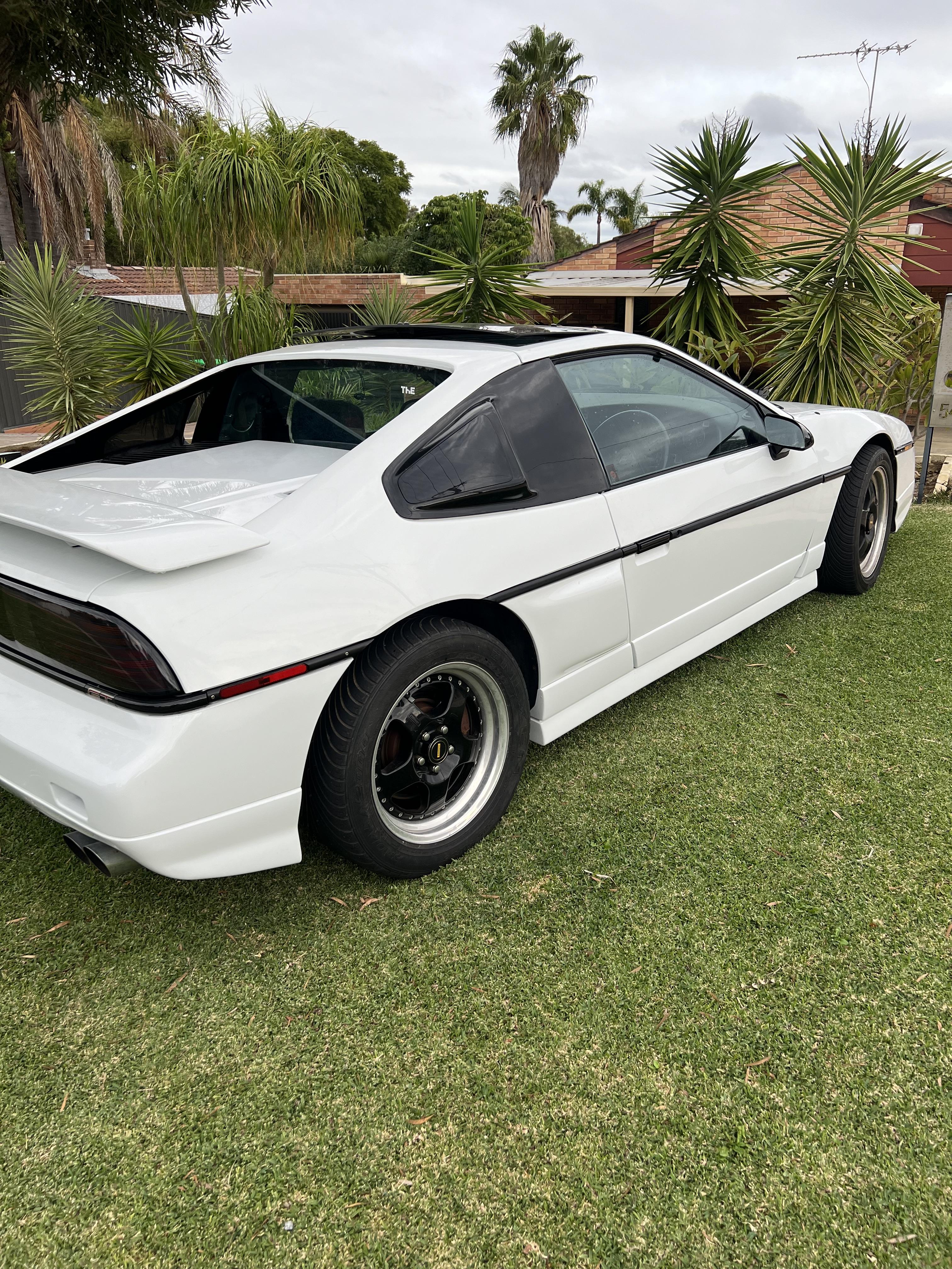 1986 PONTIAC FIERO COUPE