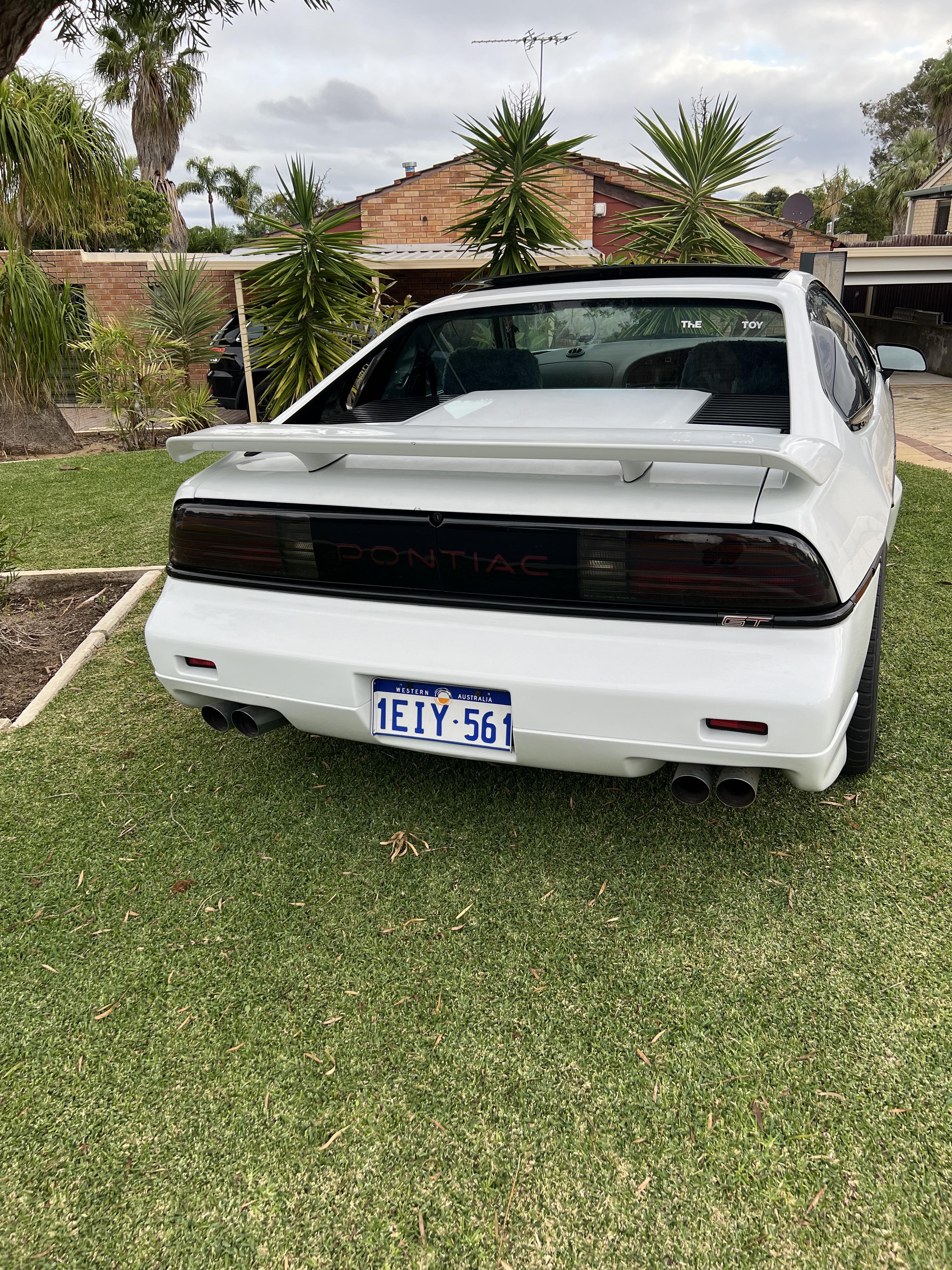 1986 PONTIAC FIERO COUPE