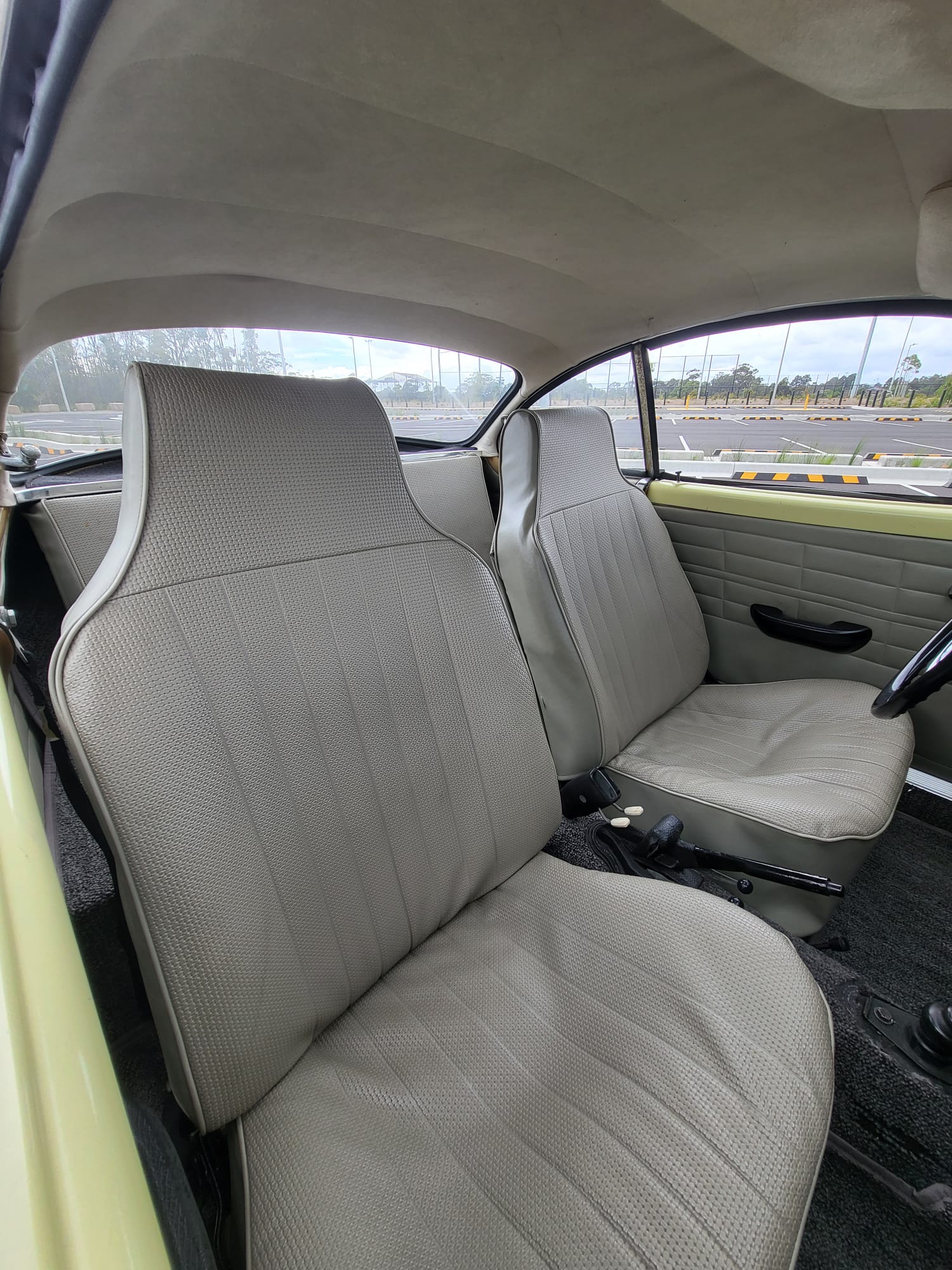 1968 VOLKSWAGEN KARMANN GHIA 4 SP MANUAL 2D COUPE 