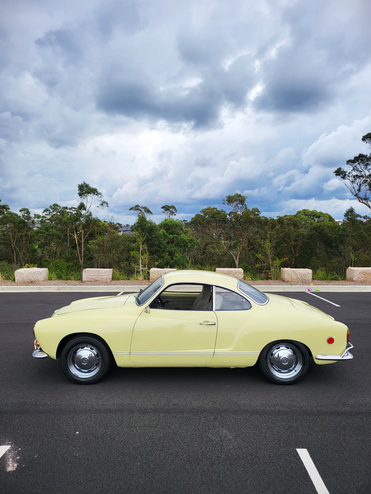 1968 VOLKSWAGEN KARMANN GHIA 4 SP MANUAL 2D COUPE 