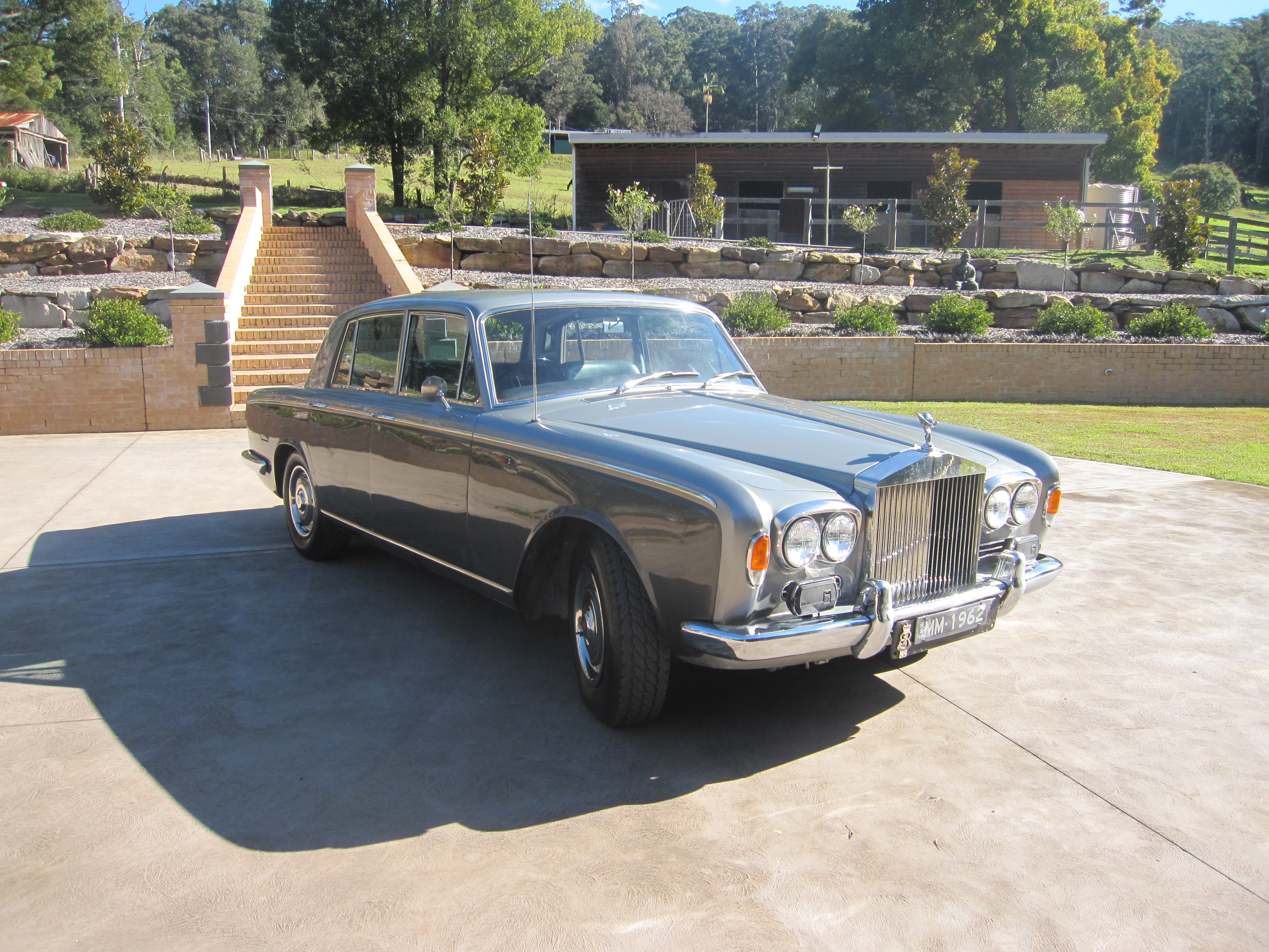 1966 ROLLS-ROYCE SILVER SHADOW SEDAN