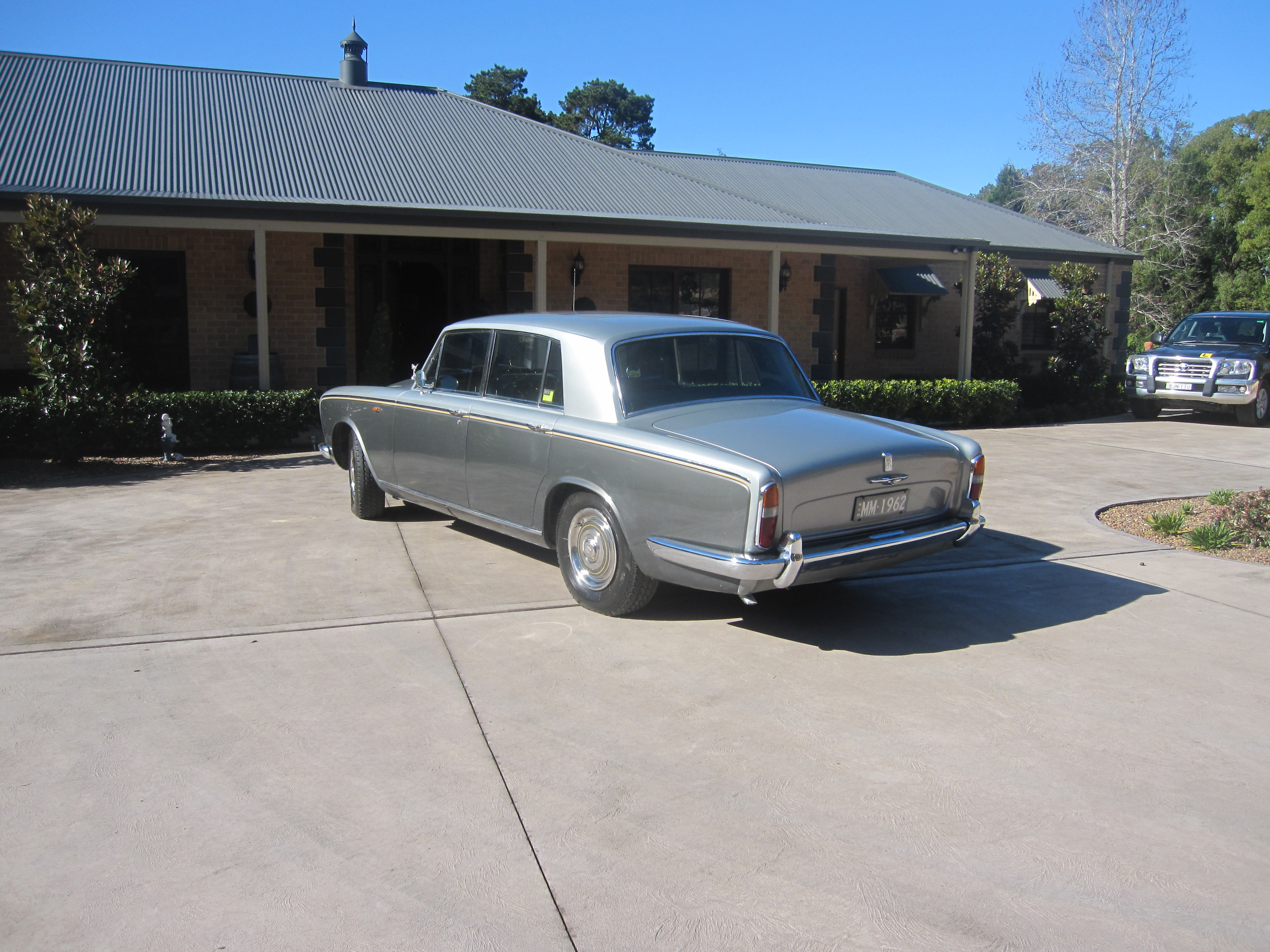 1966 ROLLS-ROYCE SILVER SHADOW 4D SEDAN