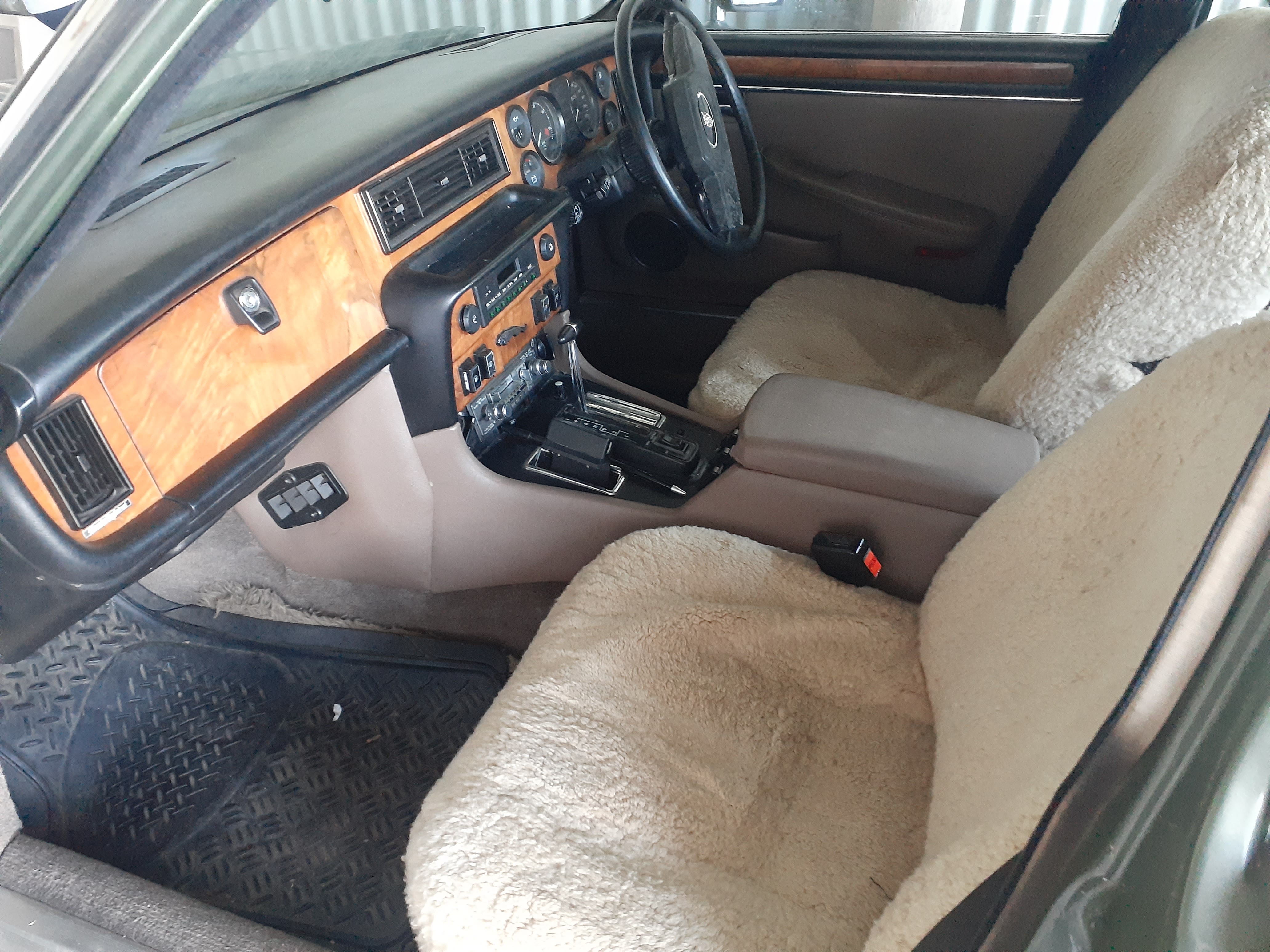 1983 JAGUAR SOVEREIGN 4.2 SEDAN