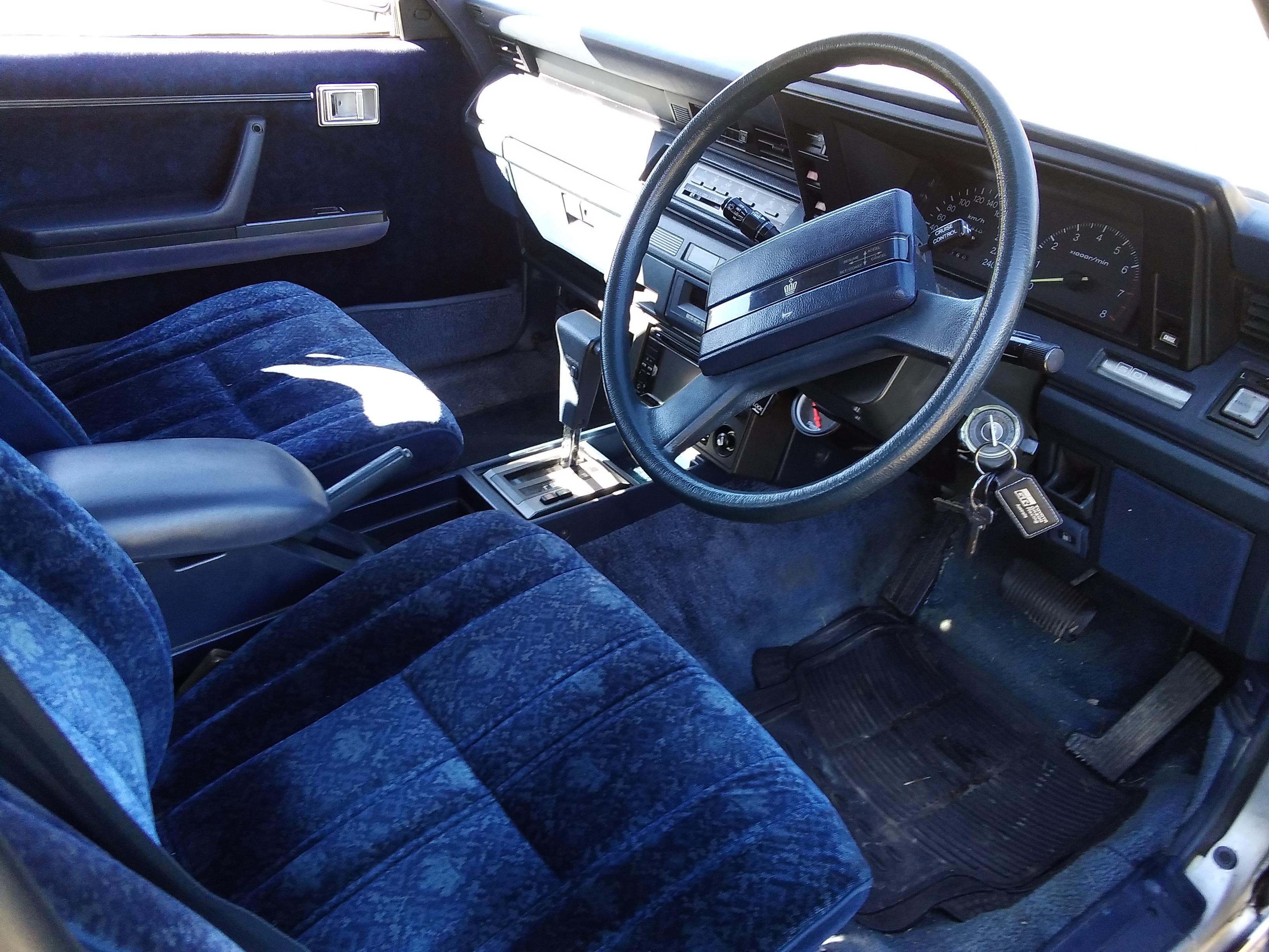 1985 TOYOTA CROWN ROYAL 4 SP AUTOMATIC 4D SEDAN
