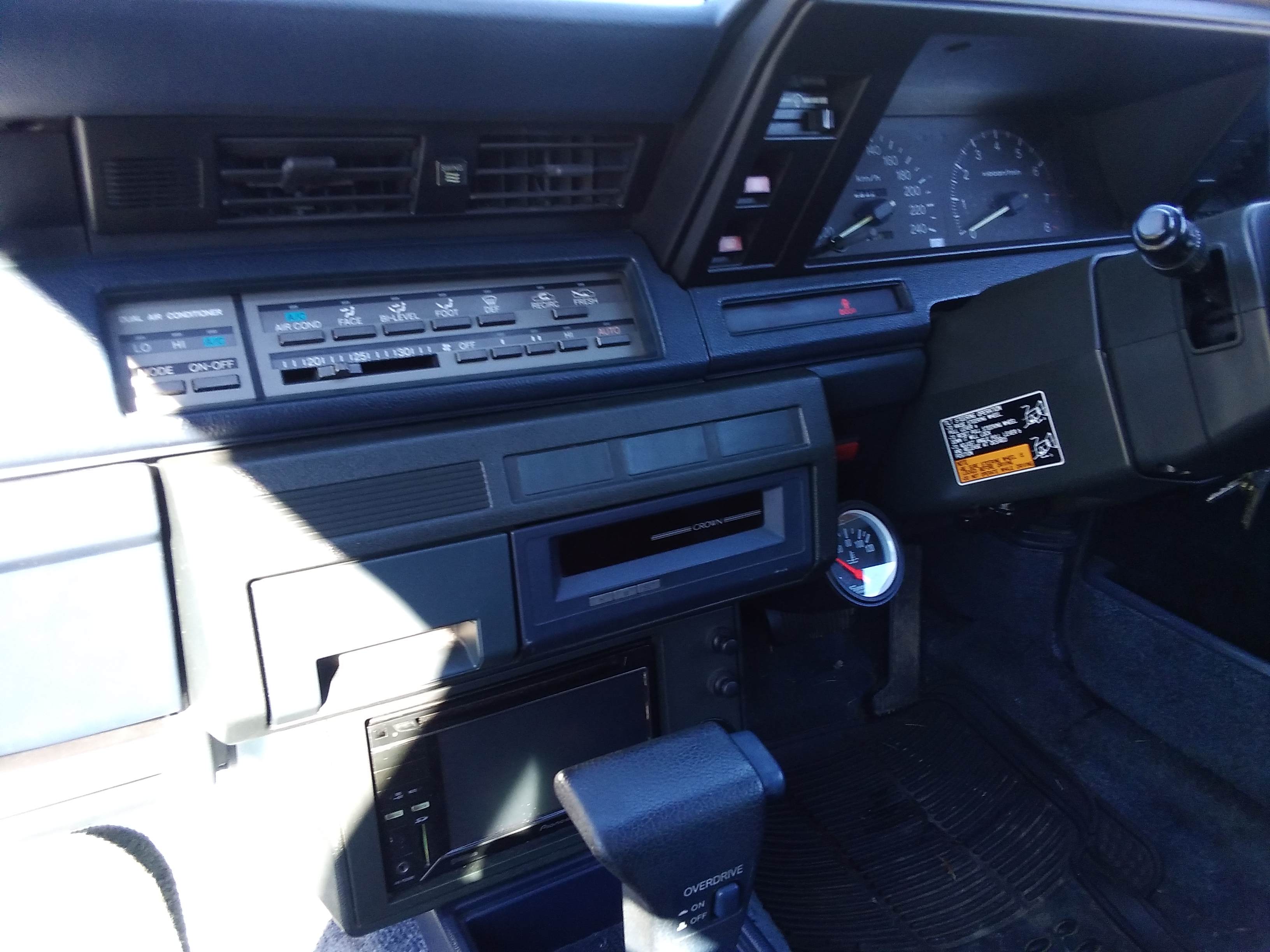 1985 TOYOTA CROWN ROYAL 4 SP AUTOMATIC 4D SEDAN