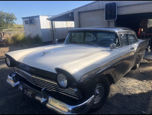 1957 FORD FAIRLANE 500 SEDAN