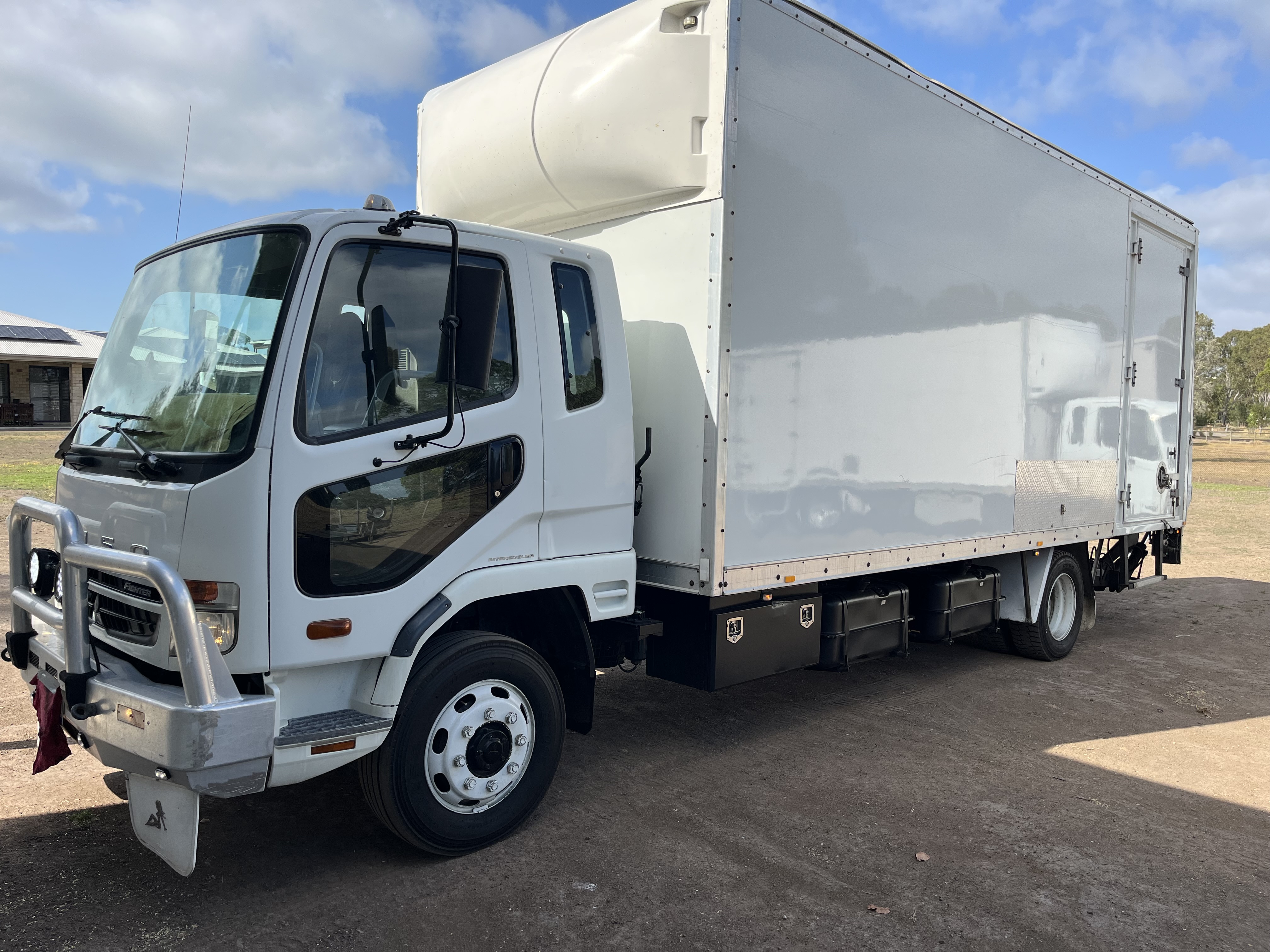 2010 MITSUBISHI FUSO FK 600 PANTECH