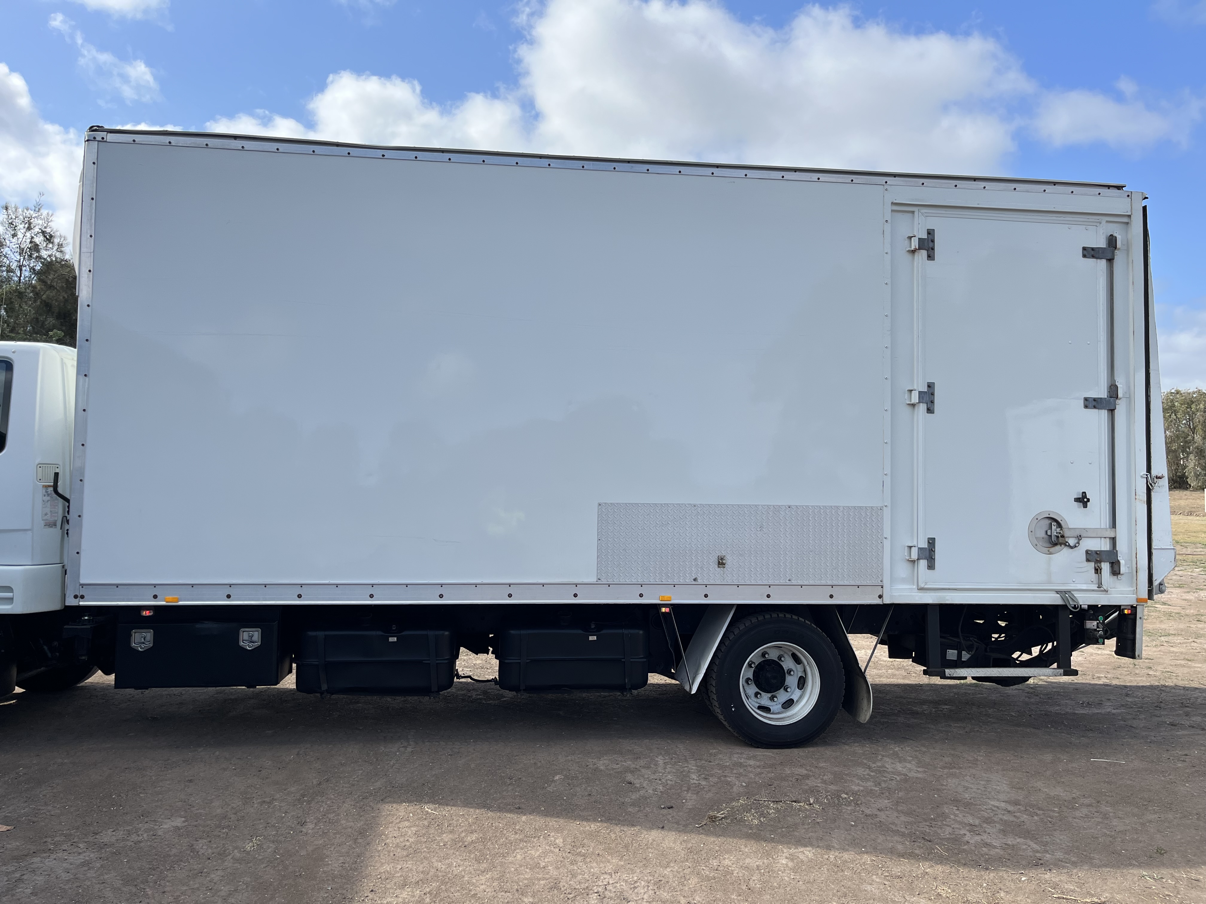2010 MITSUBISHI FUSO FK 600 PANTECH