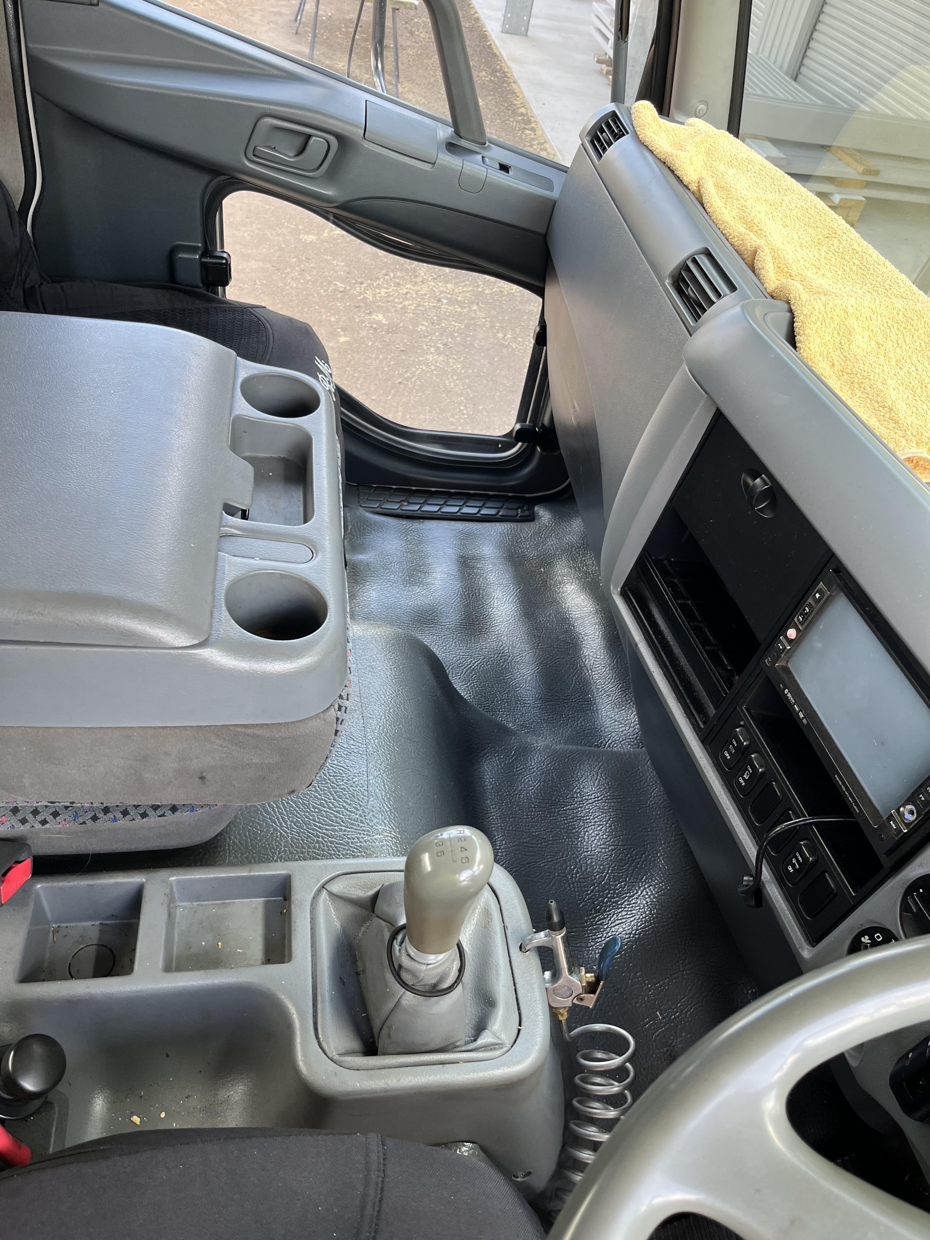 2010 MITSUBISHI FUSO FK 600 PANTECH