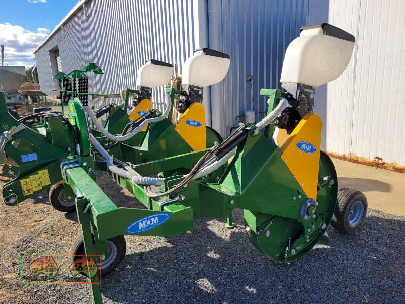 2023 MOM 3000 3 Row Precision Airseeder