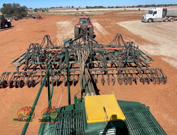 Janke 30ft Airseeder With Simplicity Air Cart