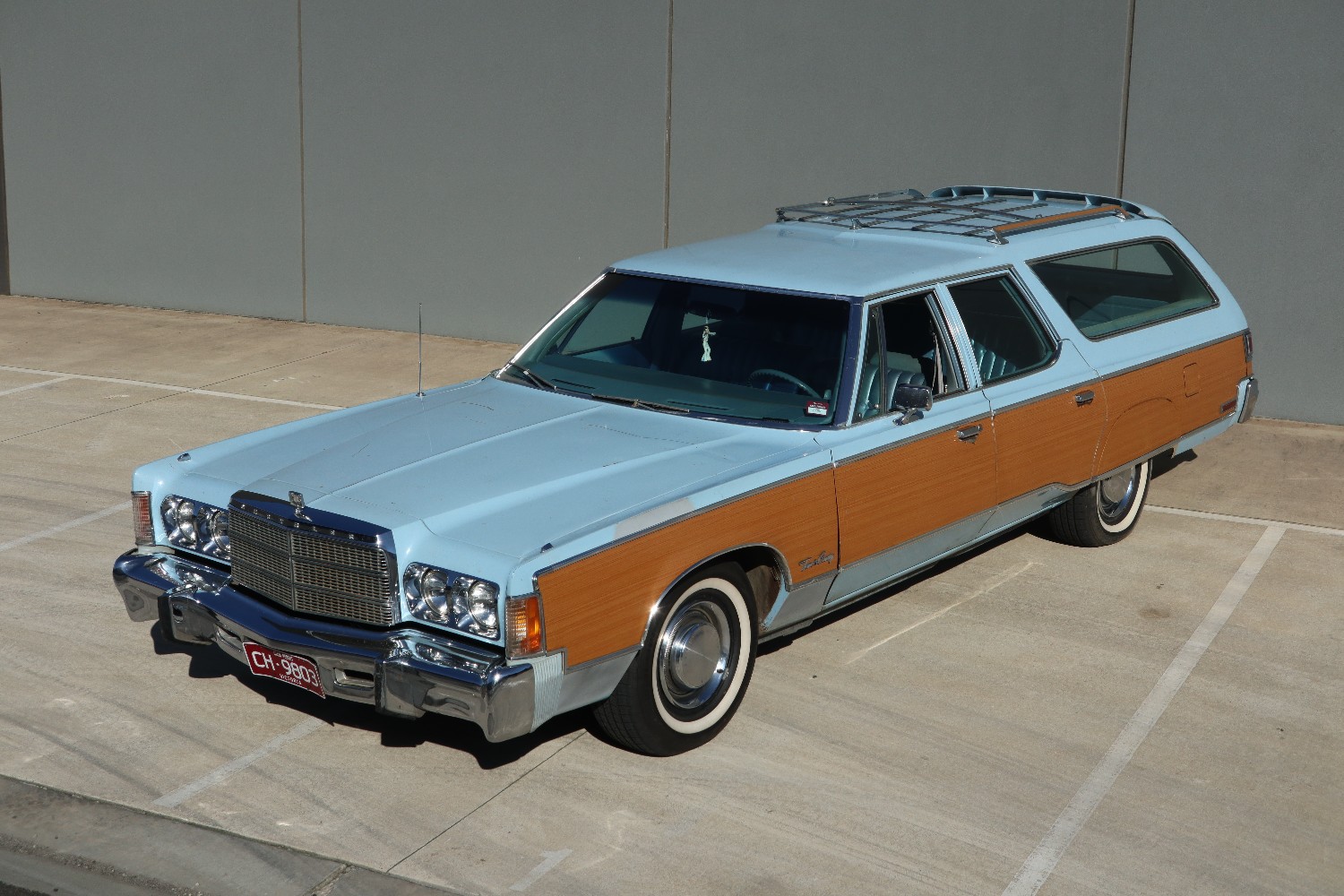 1977 CHRYSLER TOWN & COUNTRY STATION WAGON