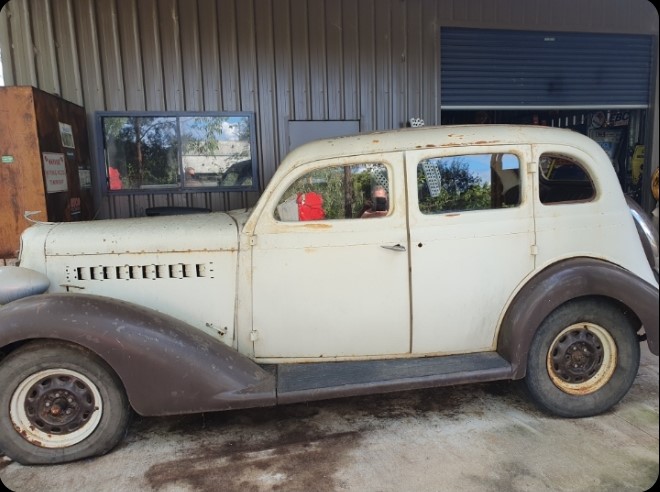 1935 DESOTO AIRSTREAM SEDAN