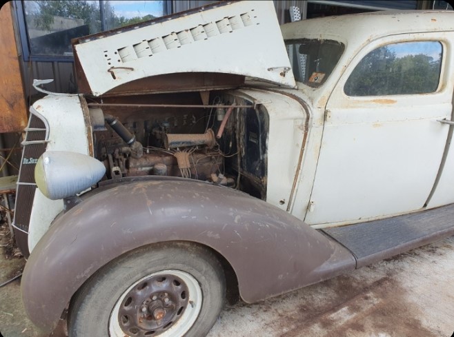 1935 DESOTO AIRSTREAM SEDAN