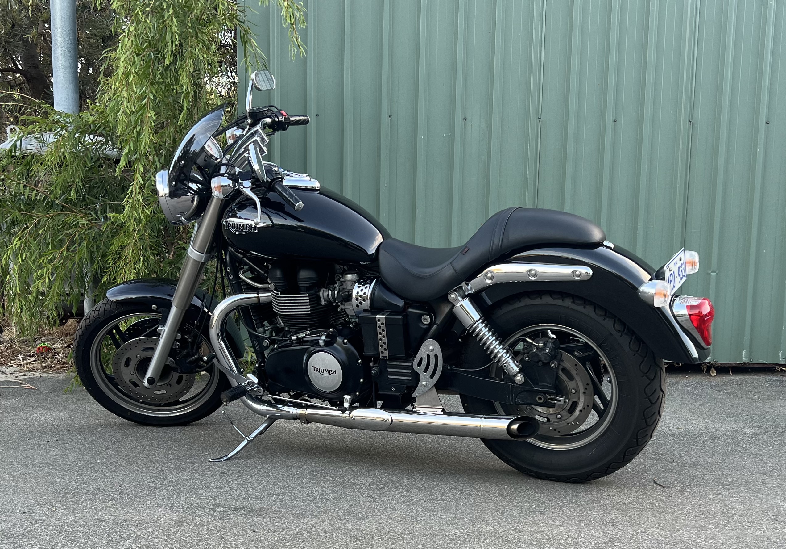 2010 TRIUMPH BONNEVILLE ROAD