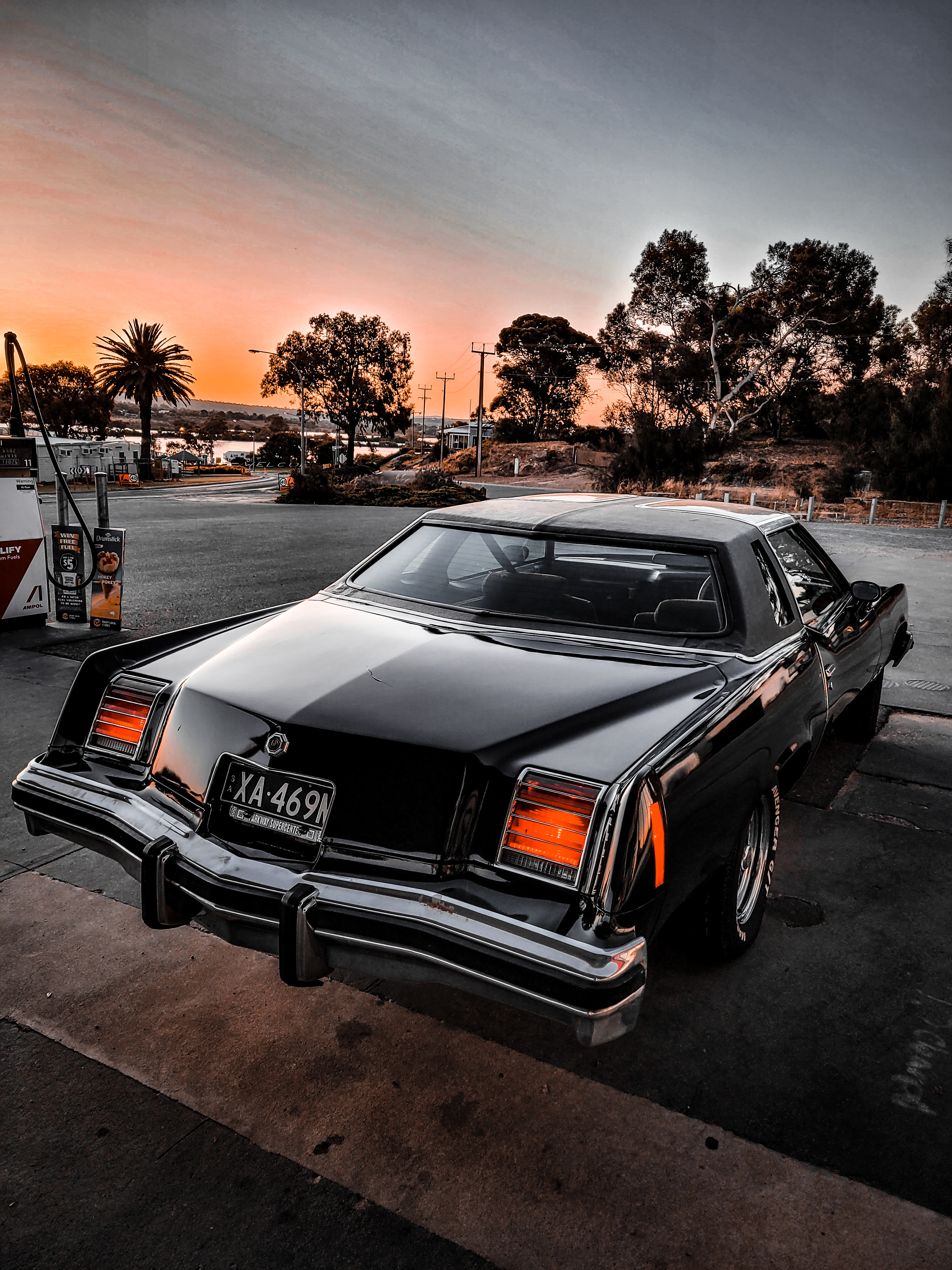 1976 PONTIAC GRAND PRIX COUPE 