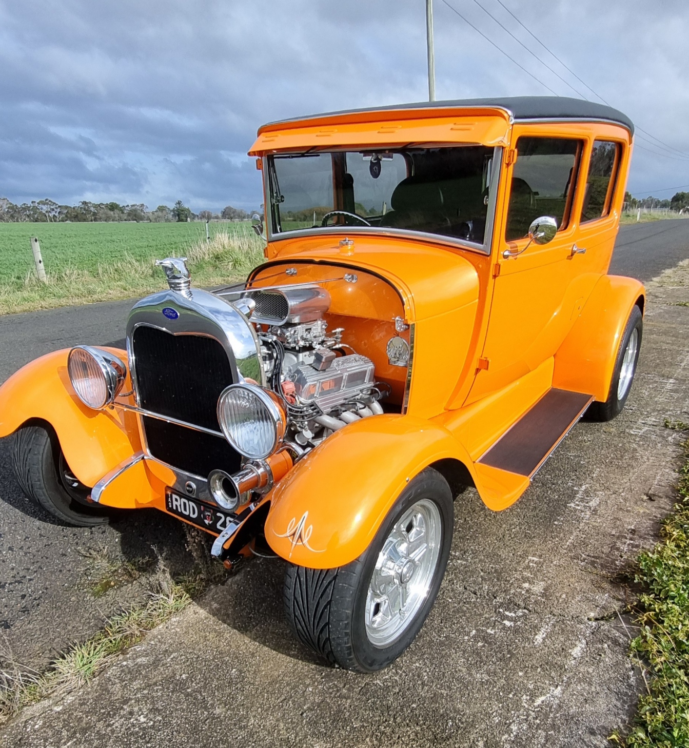 1928 FORD TUDOR AUTOMATIC HOT ROD