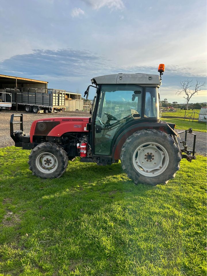 2001 MASSEY FERGUSON 3340F TRACTOR