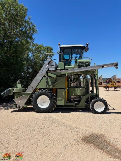 1996 Nairn 1230 Grape Harvester