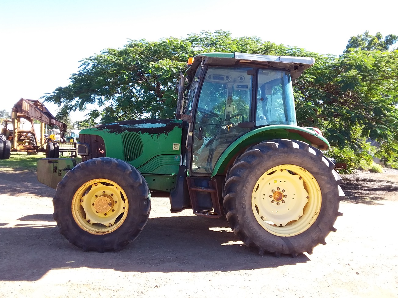 2005 John Deere 5720 Cab Tractor