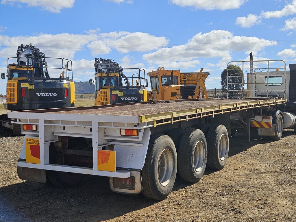 HAULMARK 41FT FLAT TOP TRAILER