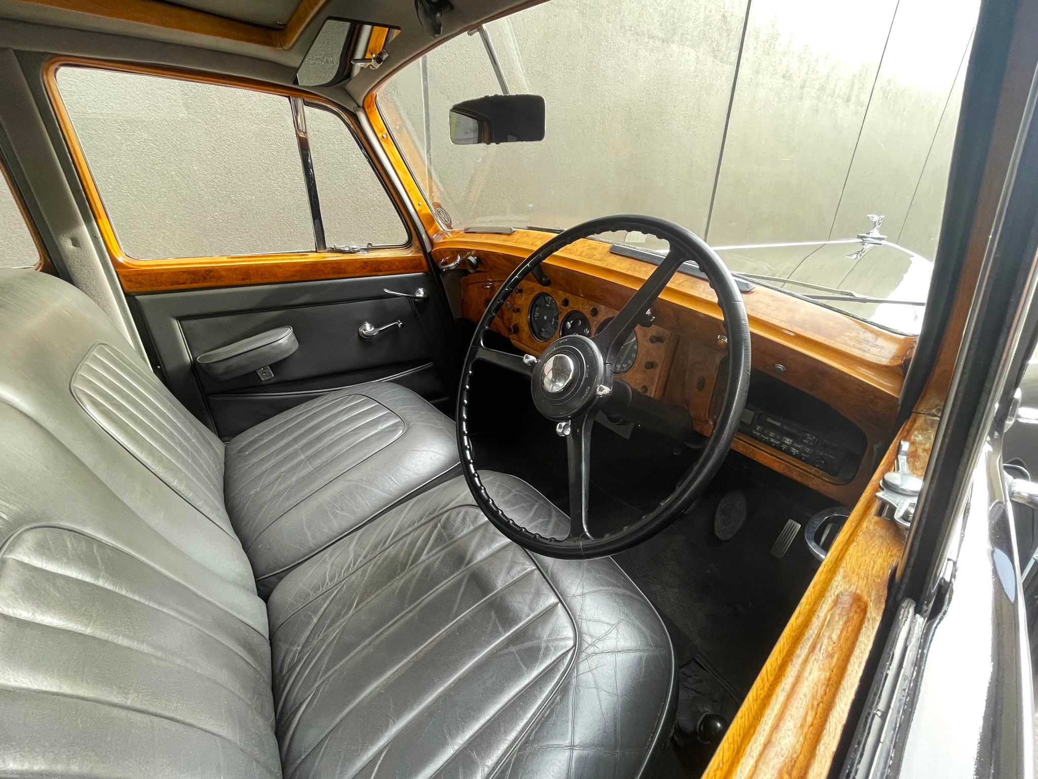 1951 BENTLEY MARK VI SALOON