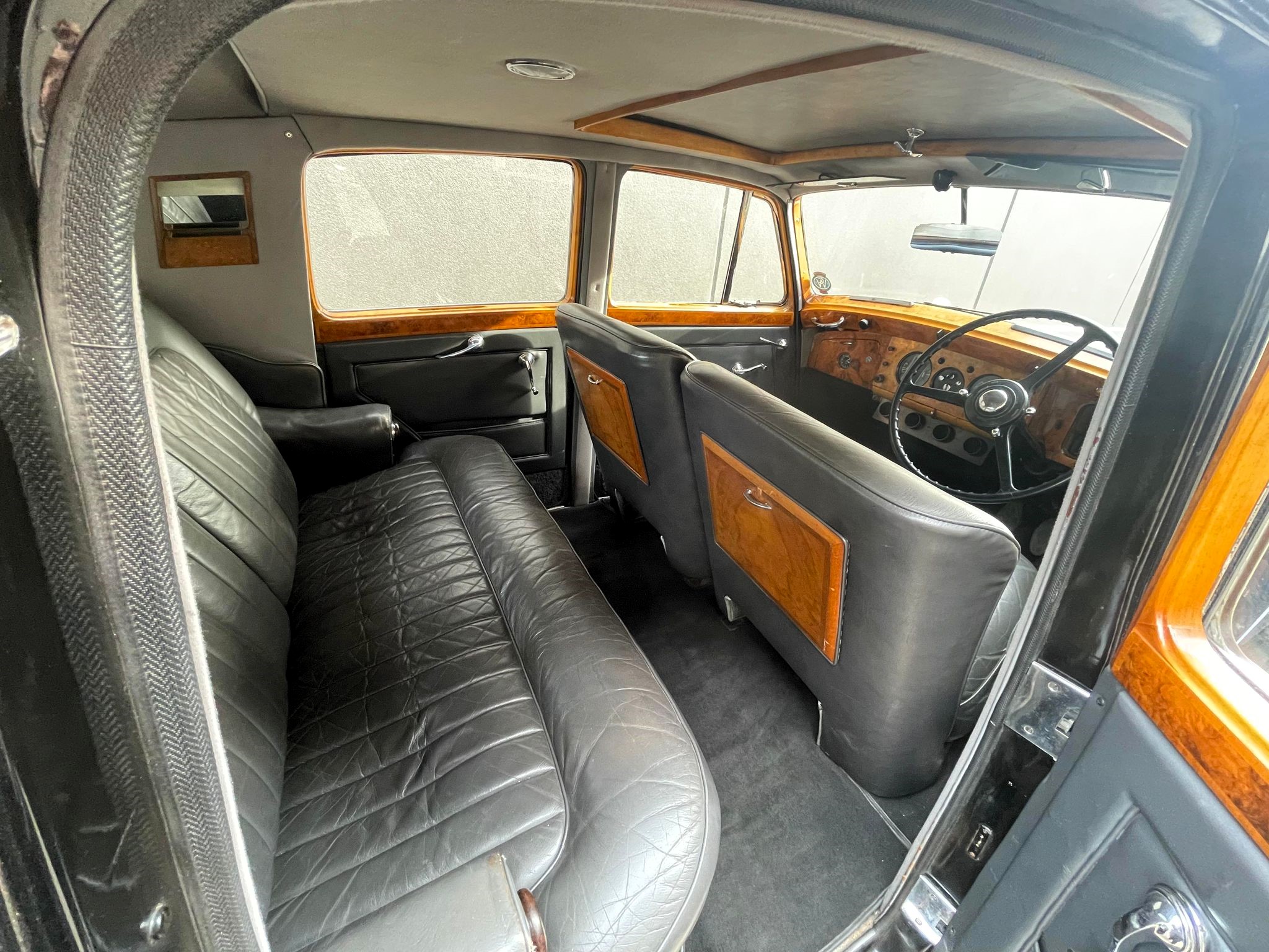 1951 BENTLEY MARK VI SALOON