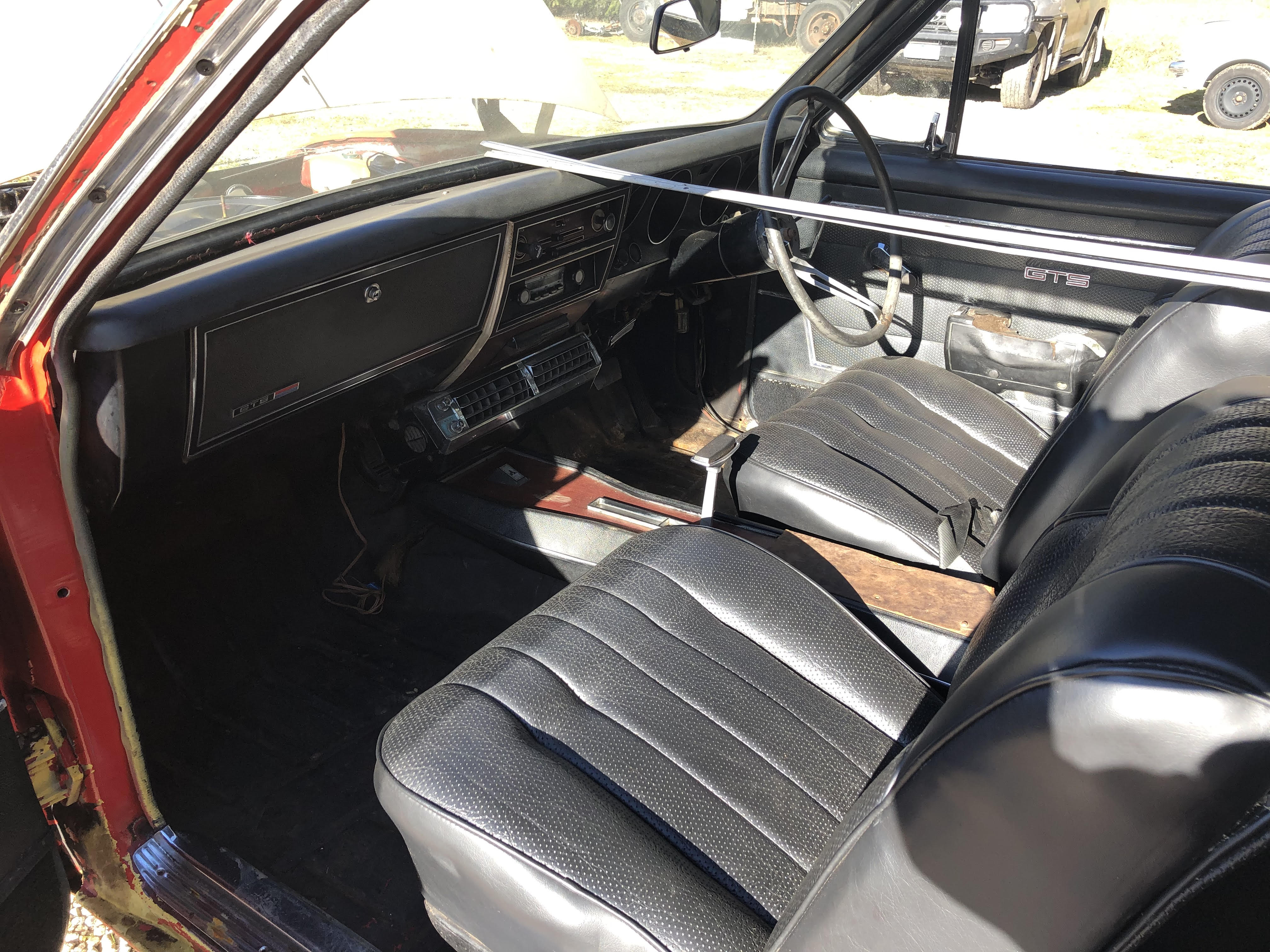 HOLDEN MONARO HT / Holden HT kingswood plus two V8s