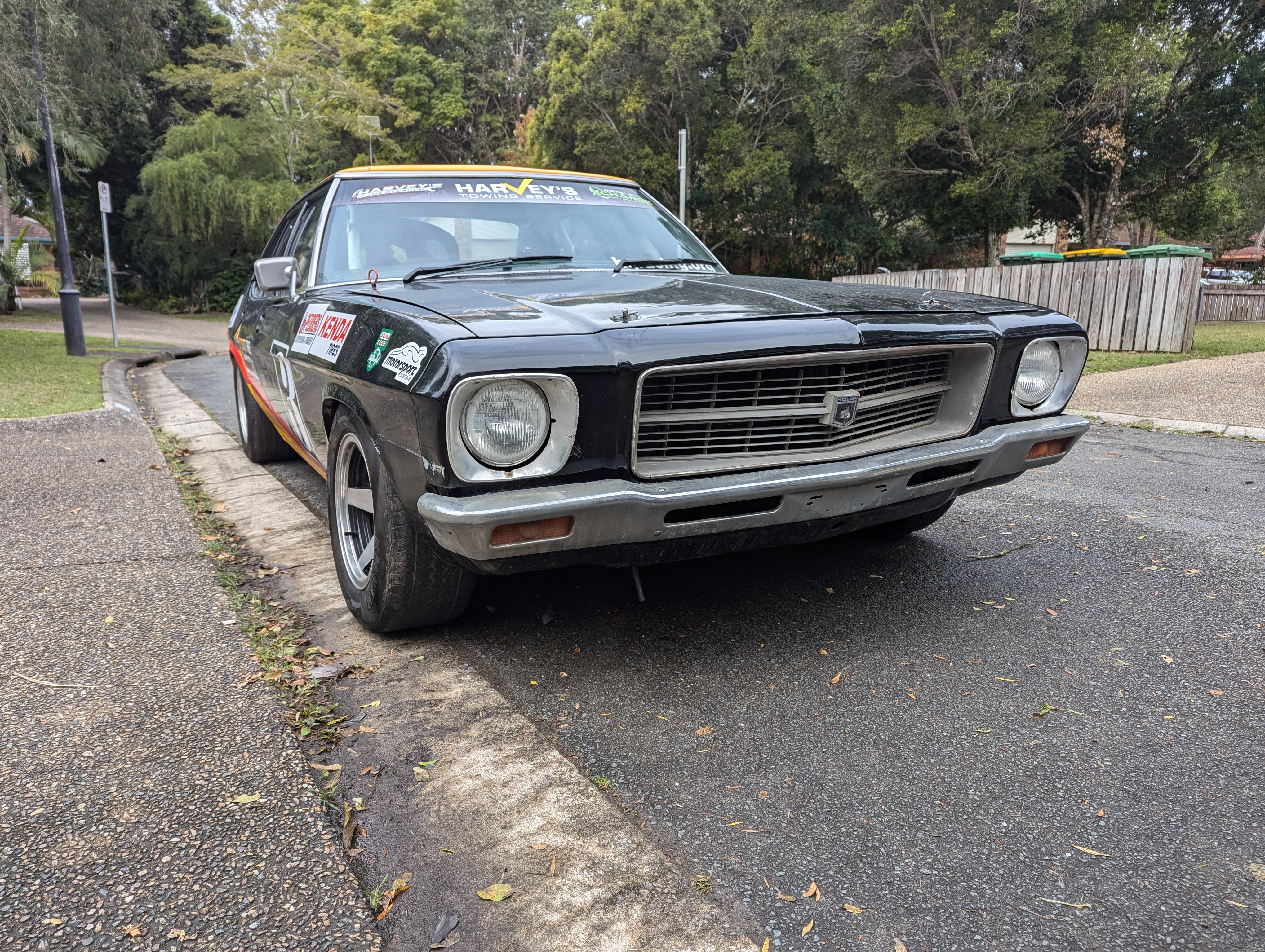 1974 HOLDEN KINGSWOOD HQ SEDAN