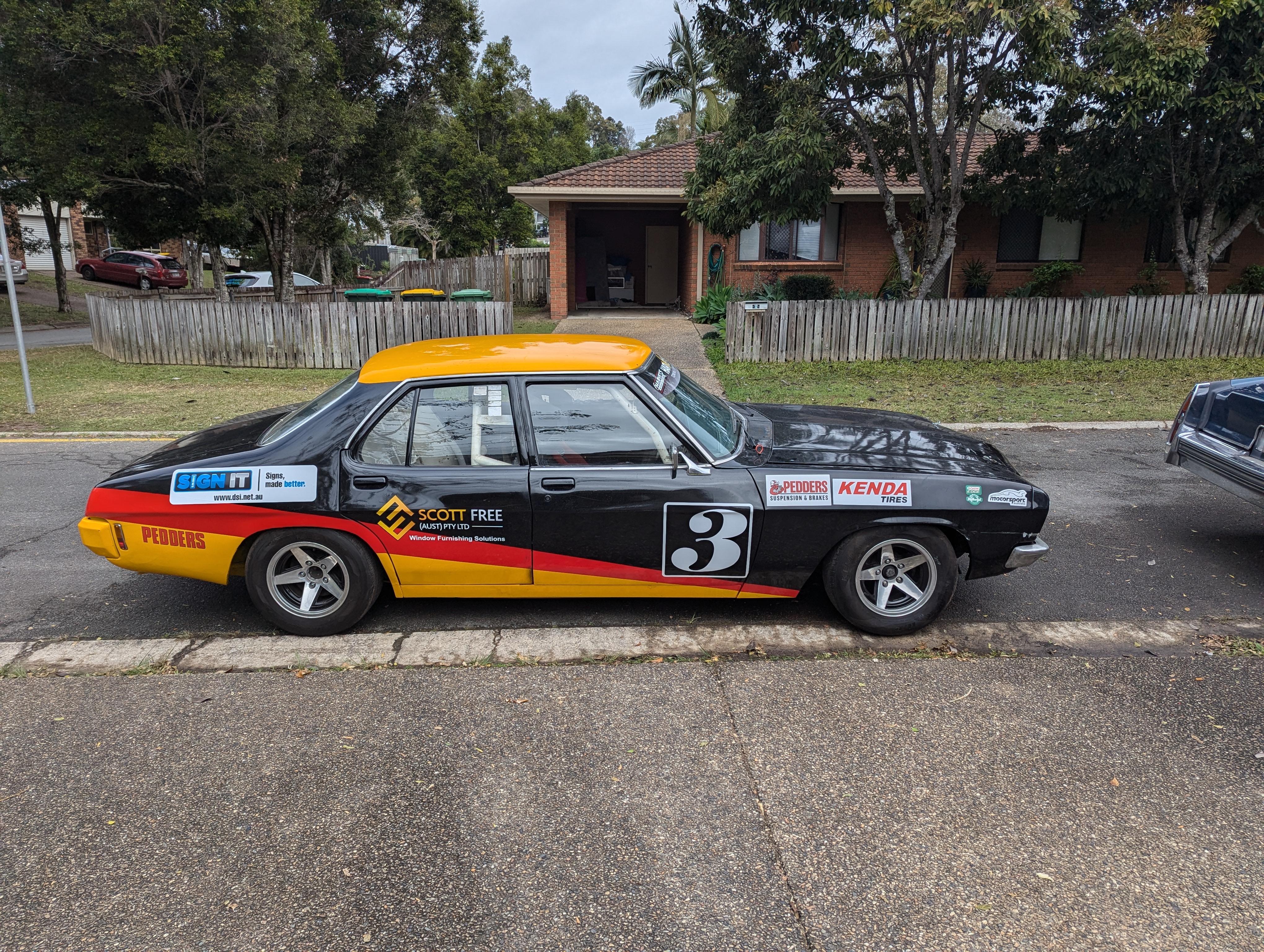 1974 HOLDEN KINGSWOOD HQ SEDAN
