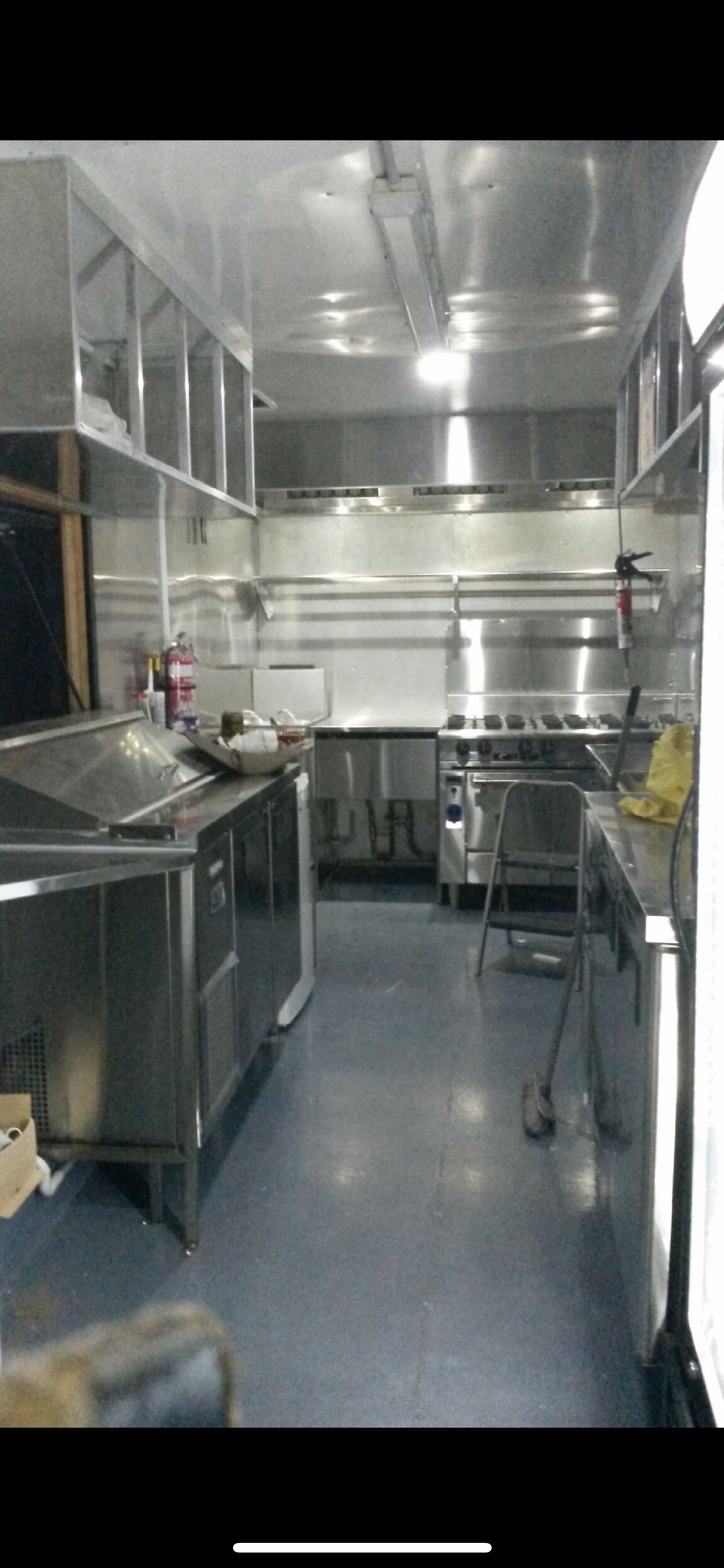  FOOD TRUCK/MOBILE/SITE CATERING KITCHEN 