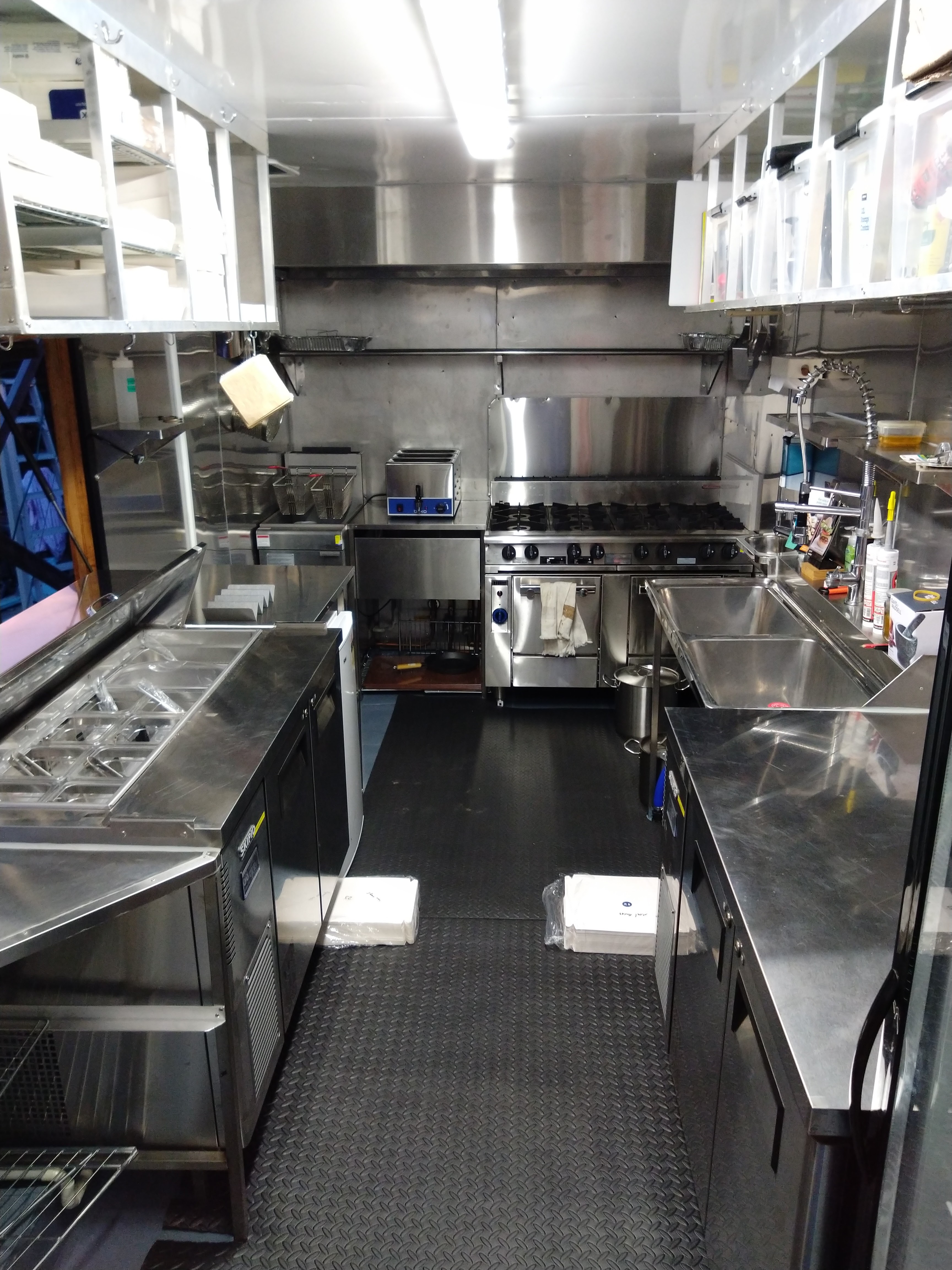  FOOD TRUCK/MOBILE/SITE CATERING KITCHEN 