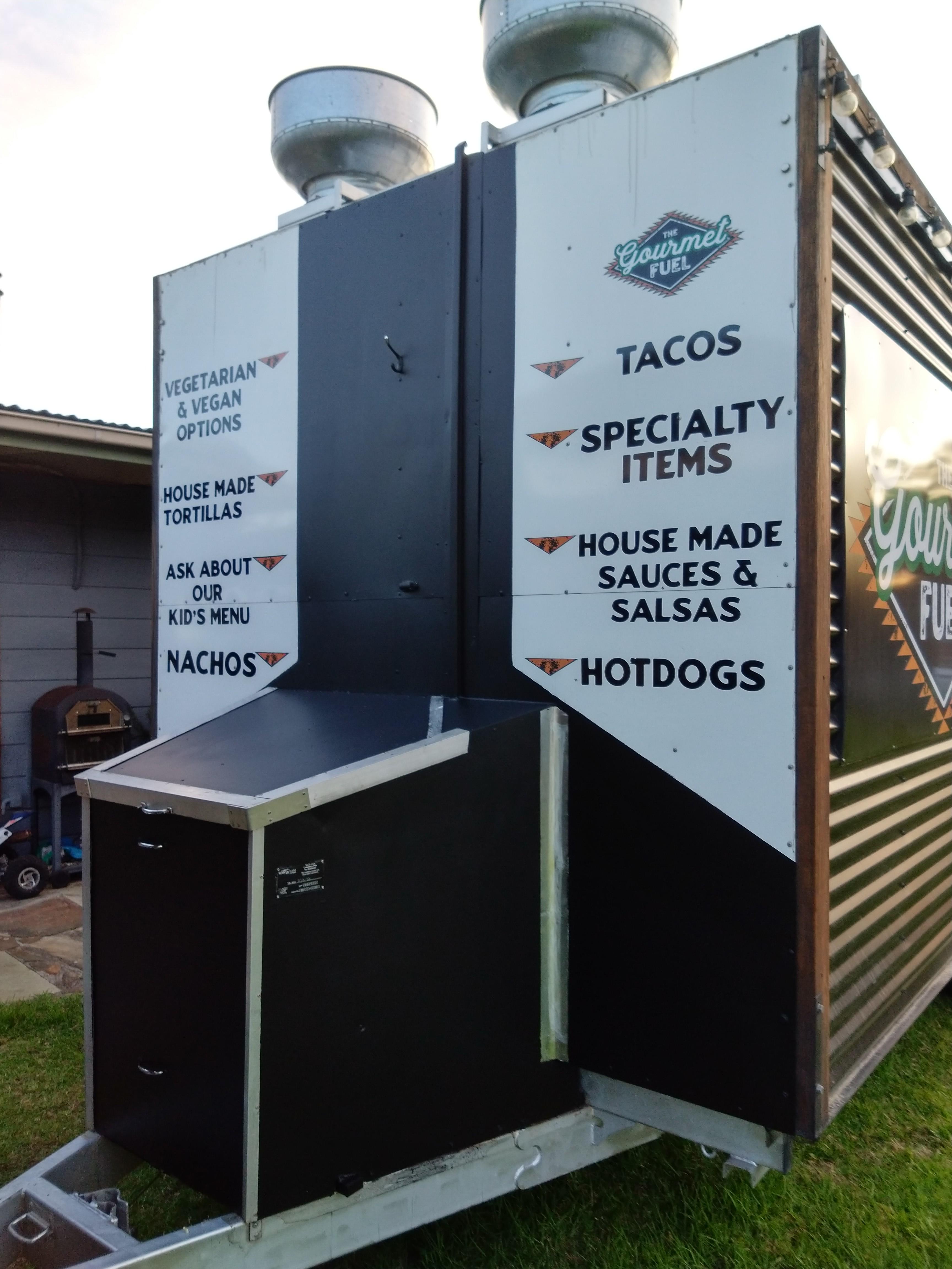  FOOD TRUCK/MOBILE/SITE CATERING KITCHEN 
