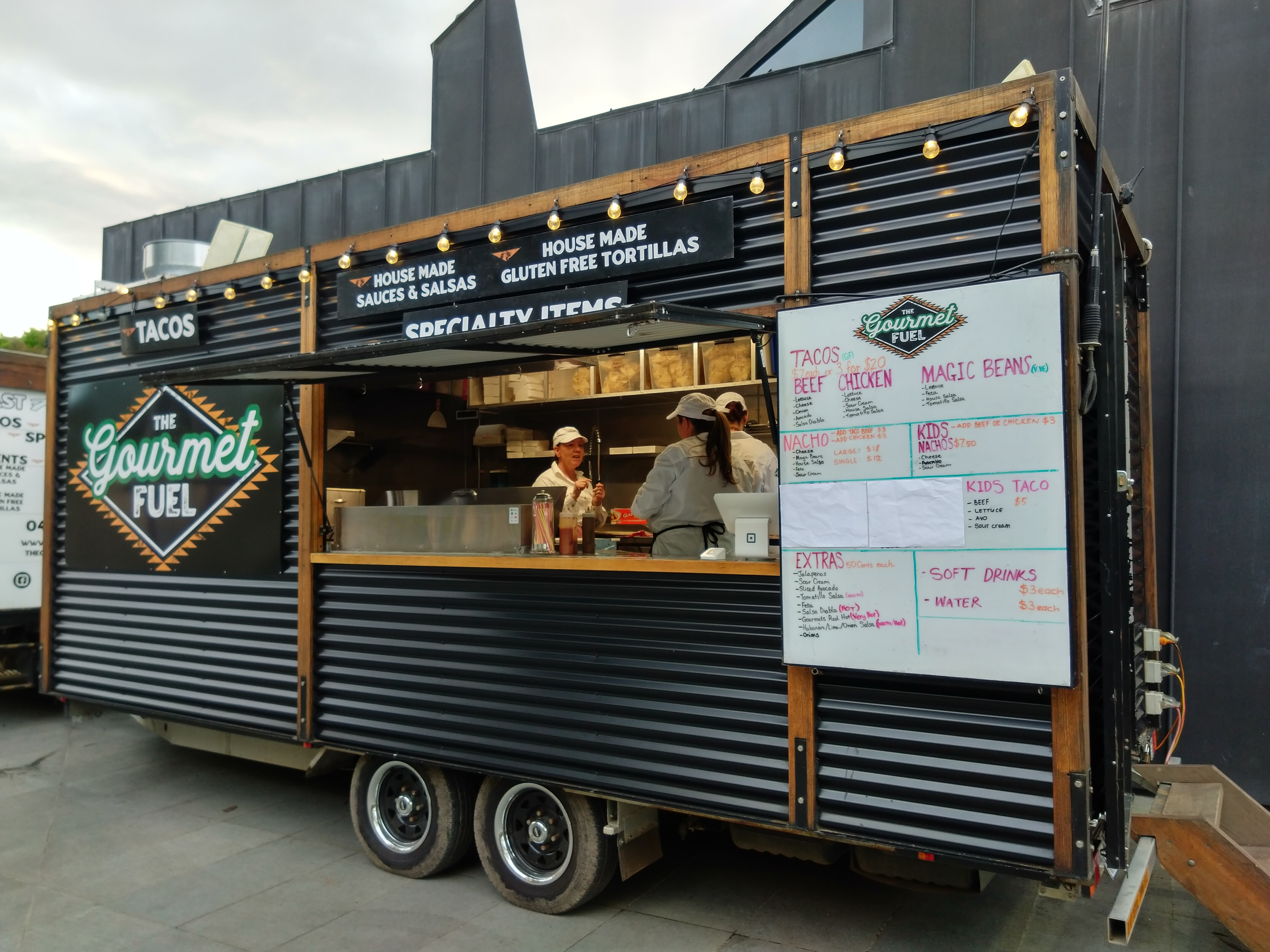  FOOD TRUCK/MOBILE/SITE CATERING KITCHEN 