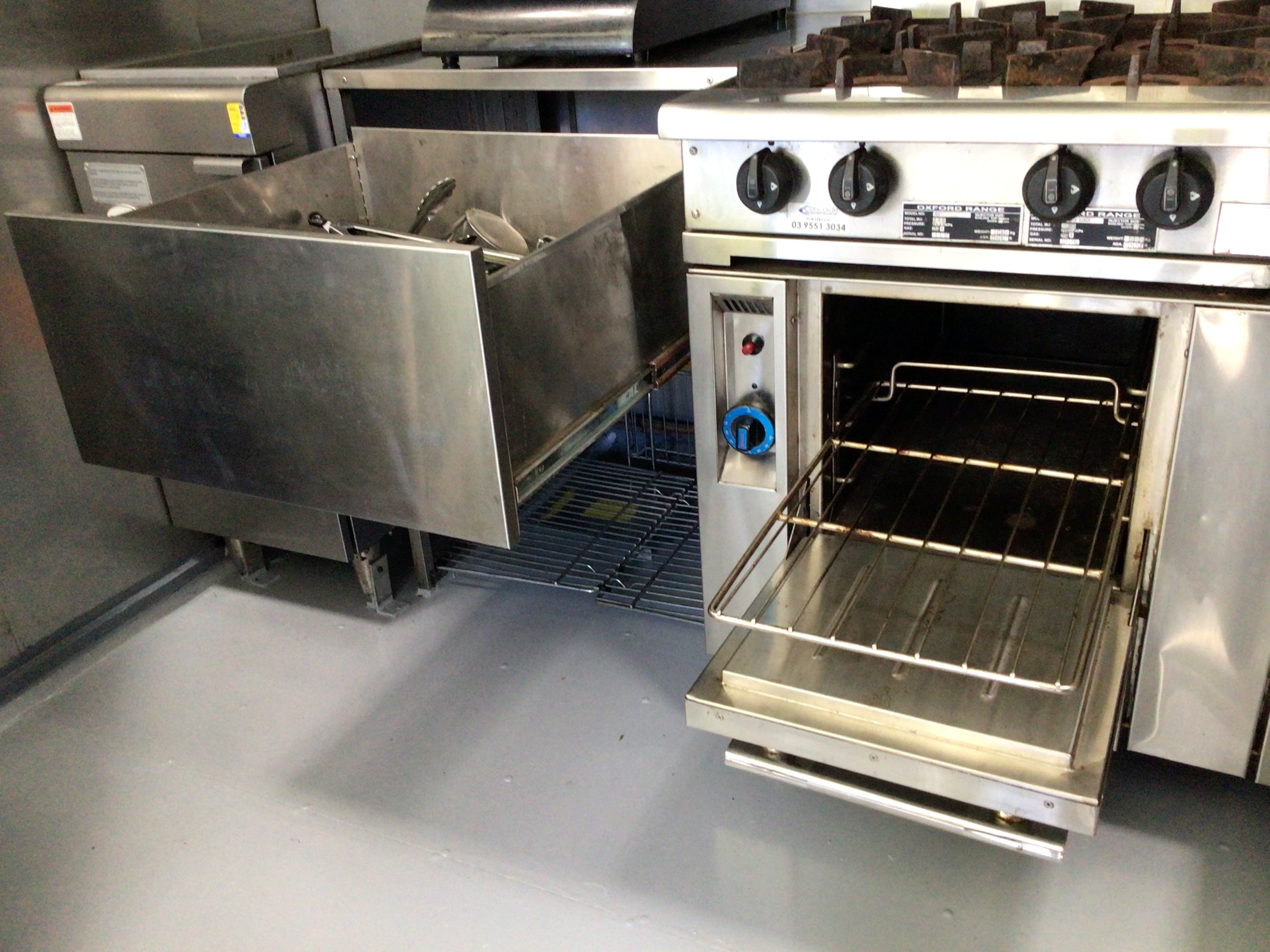  FOOD TRUCK/MOBILE/SITE CATERING KITCHEN 