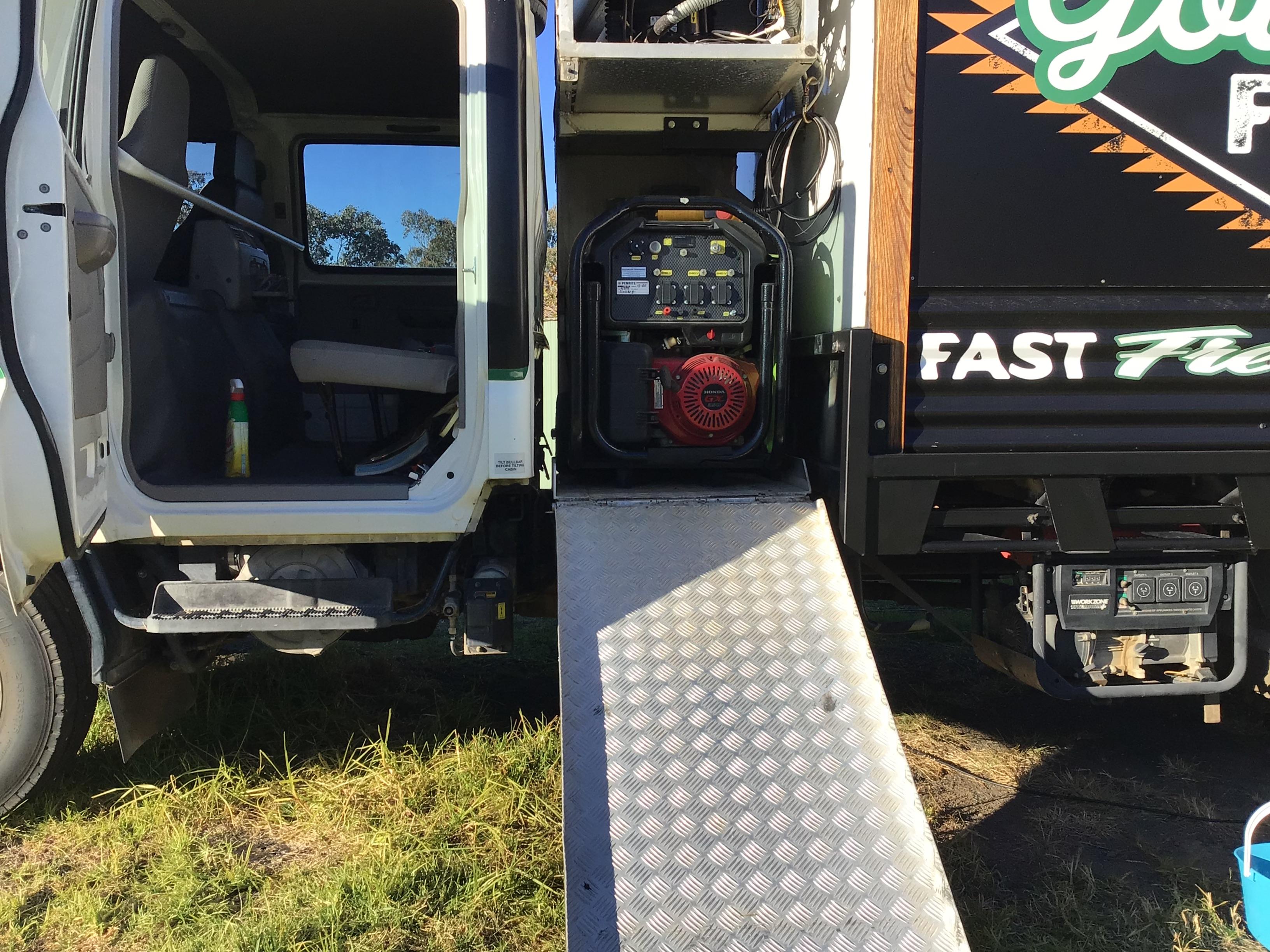  FOOD TRUCK/MOBILE/SITE CATERING KITCHEN 