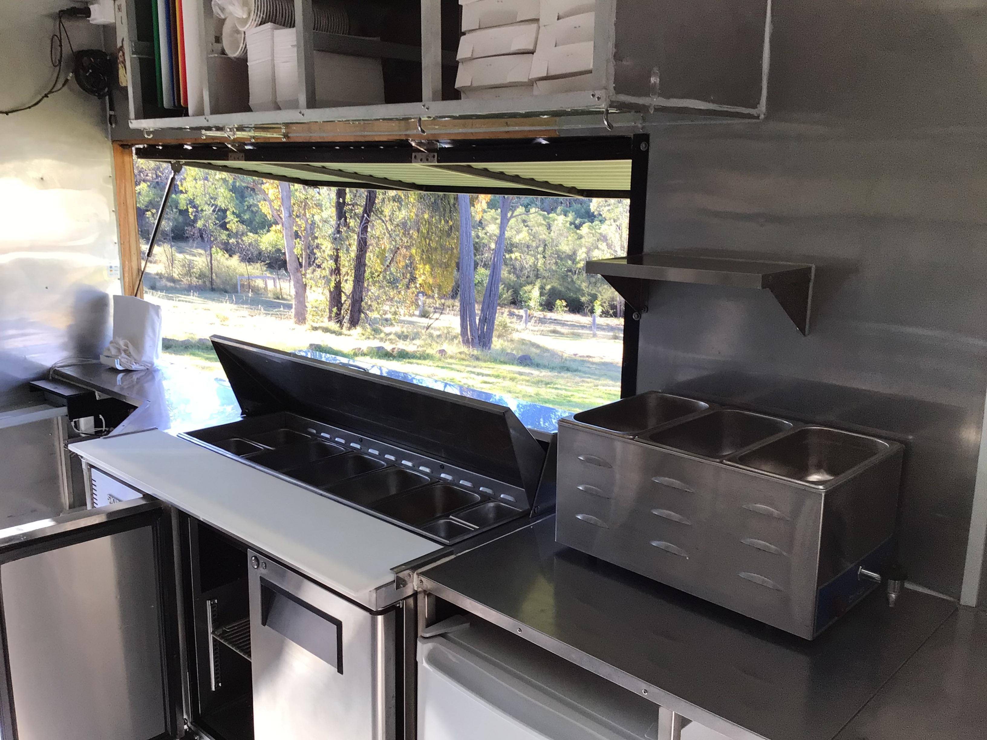  FOOD TRUCK/MOBILE/SITE CATERING KITCHEN 
