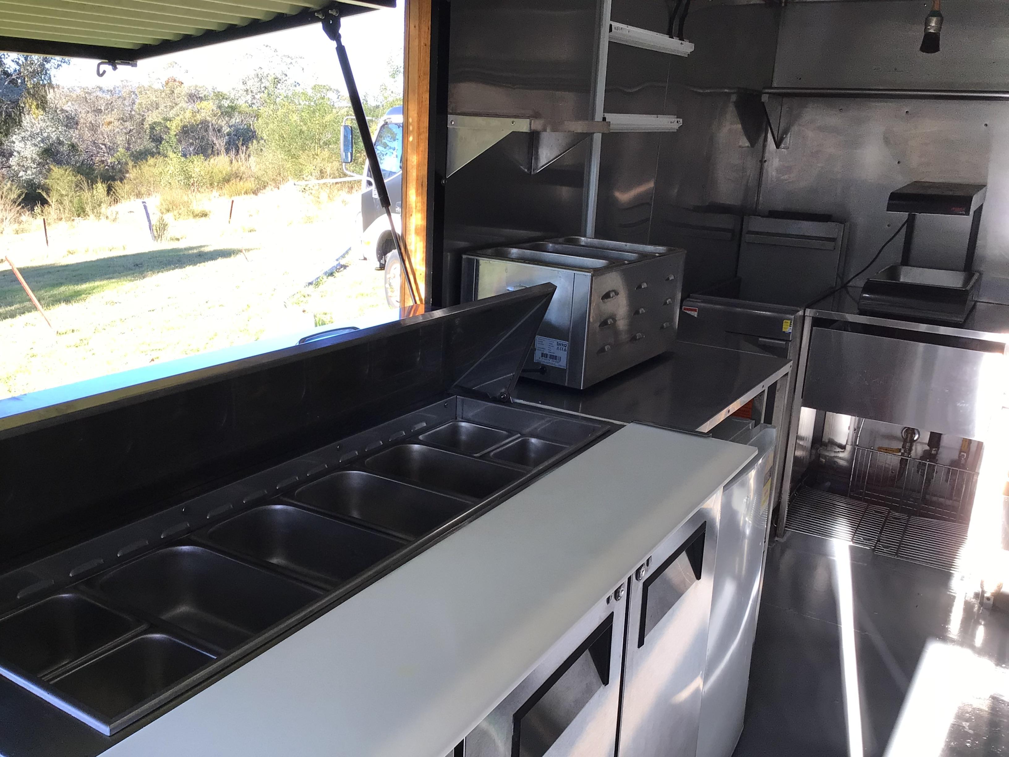  FOOD TRUCK/MOBILE/SITE CATERING KITCHEN 