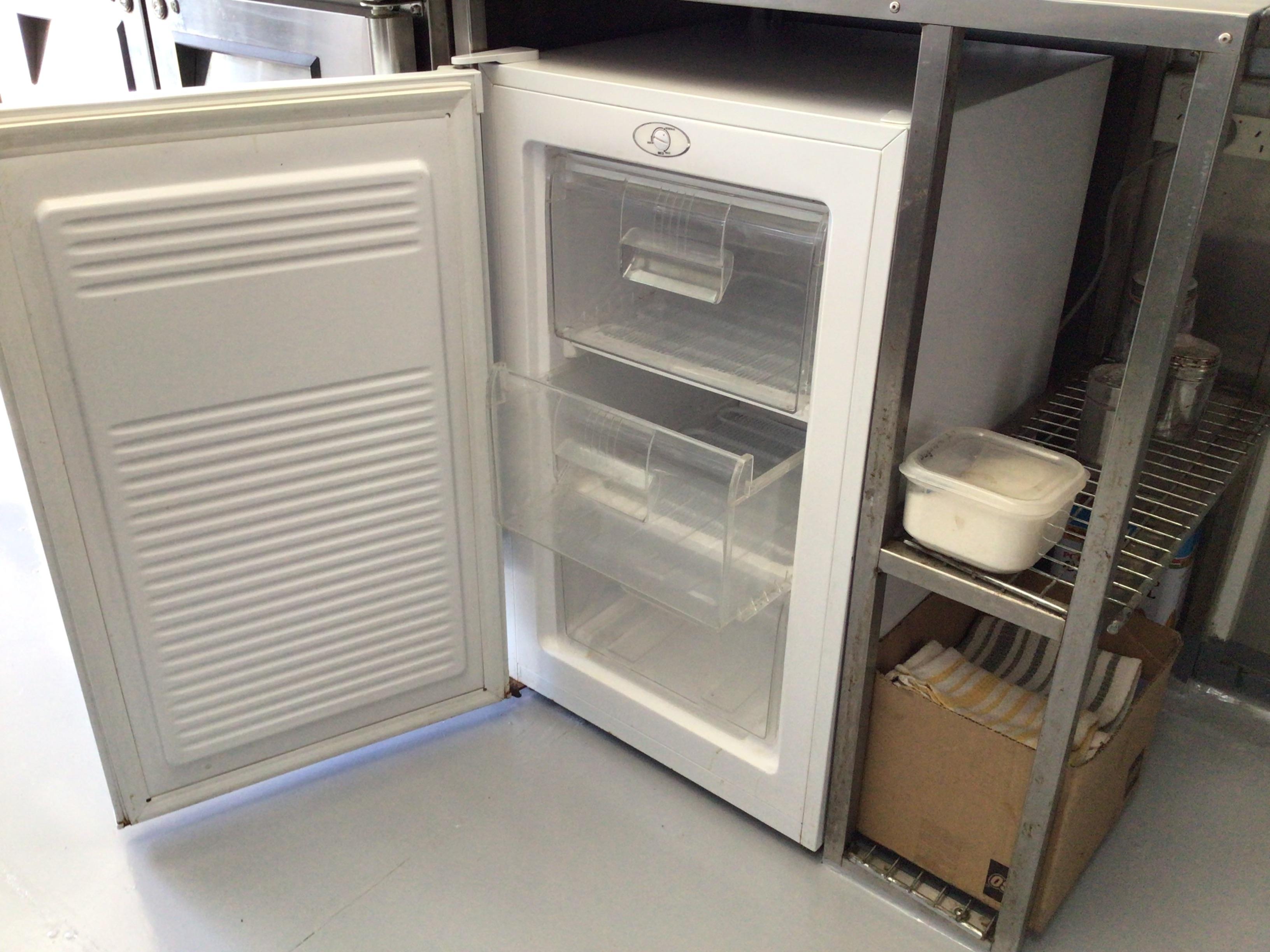  FOOD TRUCK/MOBILE/SITE CATERING KITCHEN 
