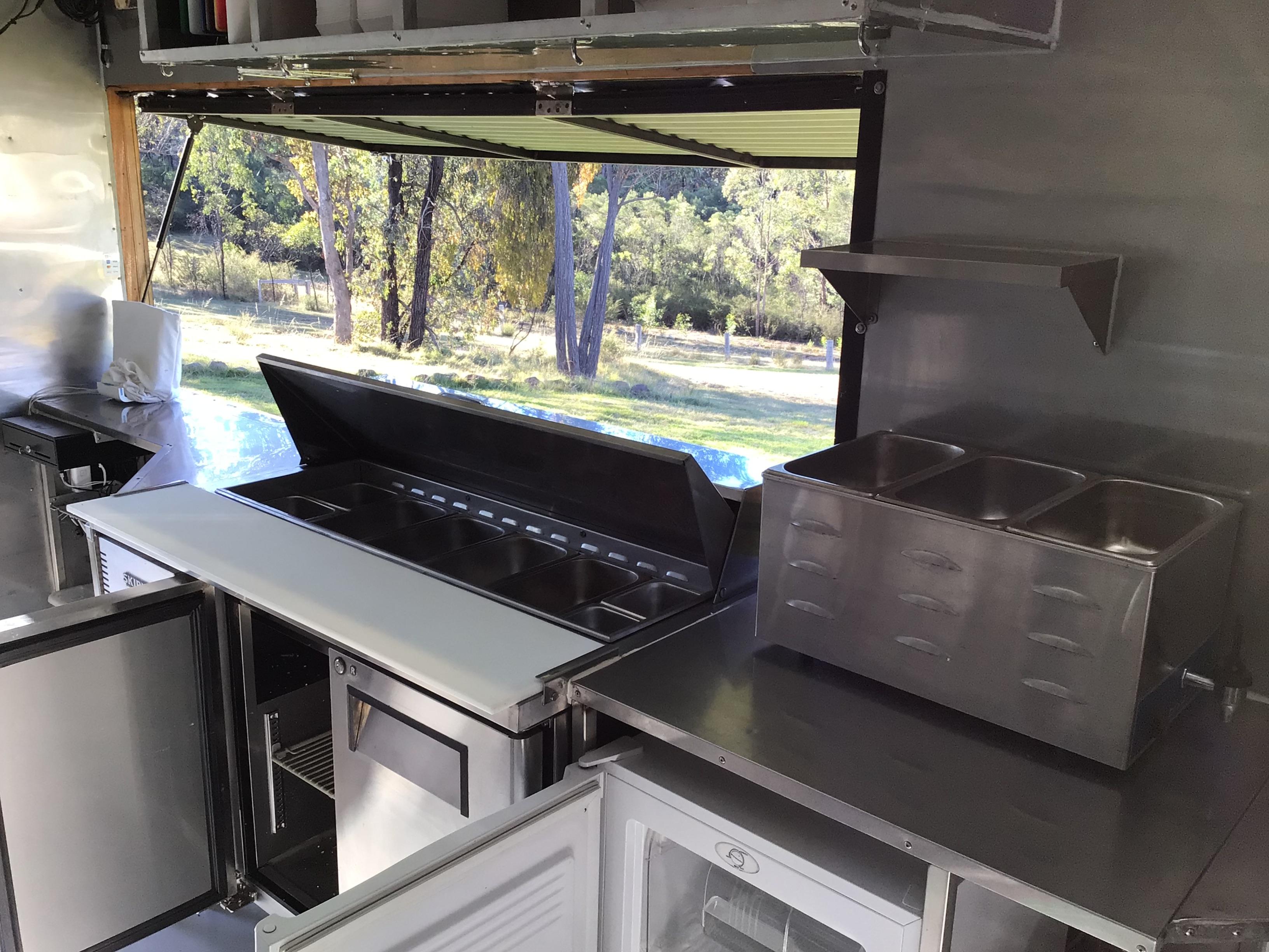  FOOD TRUCK/MOBILE/SITE CATERING KITCHEN 