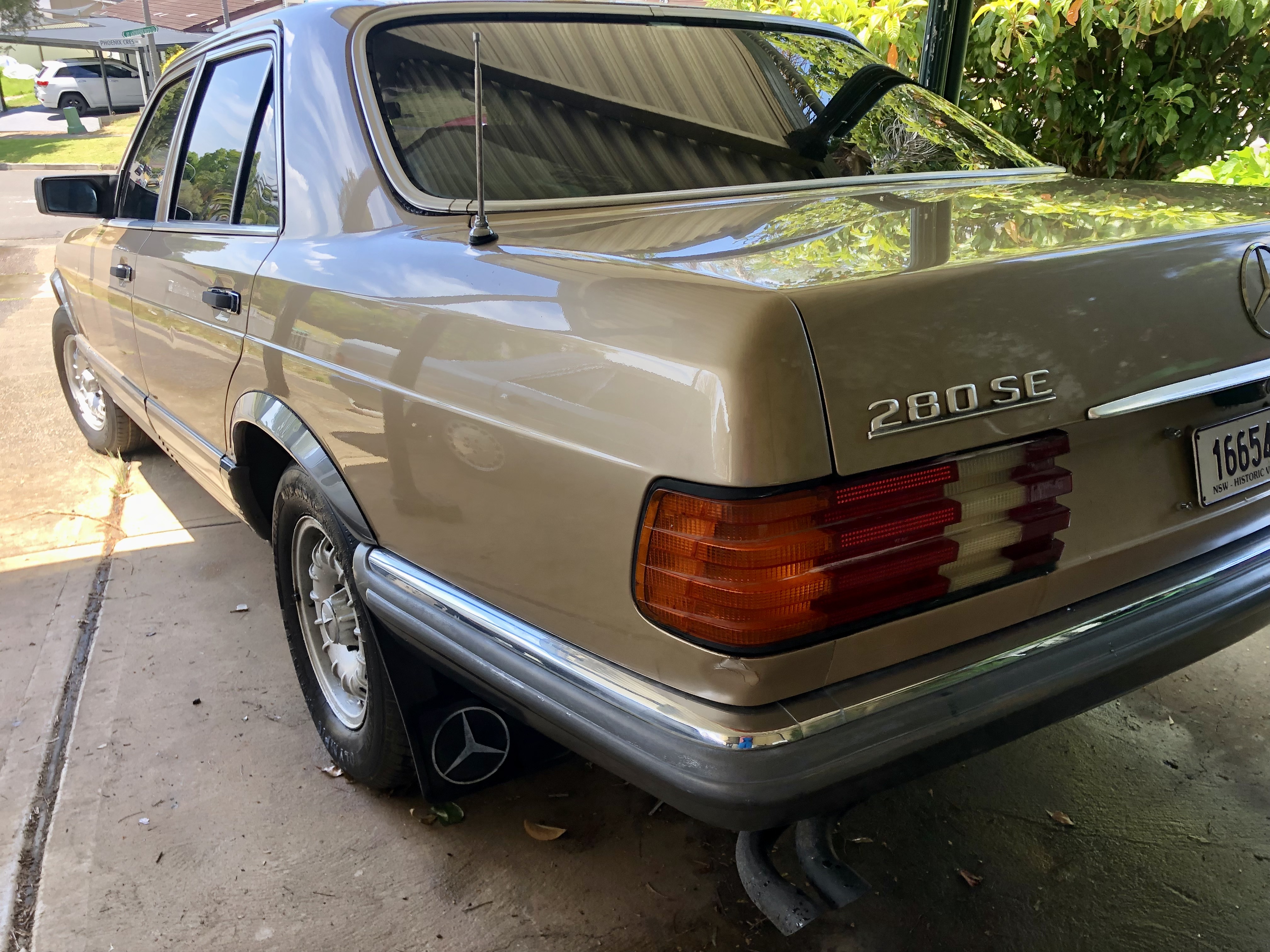 1983 MERCEDES-BENZ 280 W126 SE 4 SP AUTOMATIC 4D SEDAN