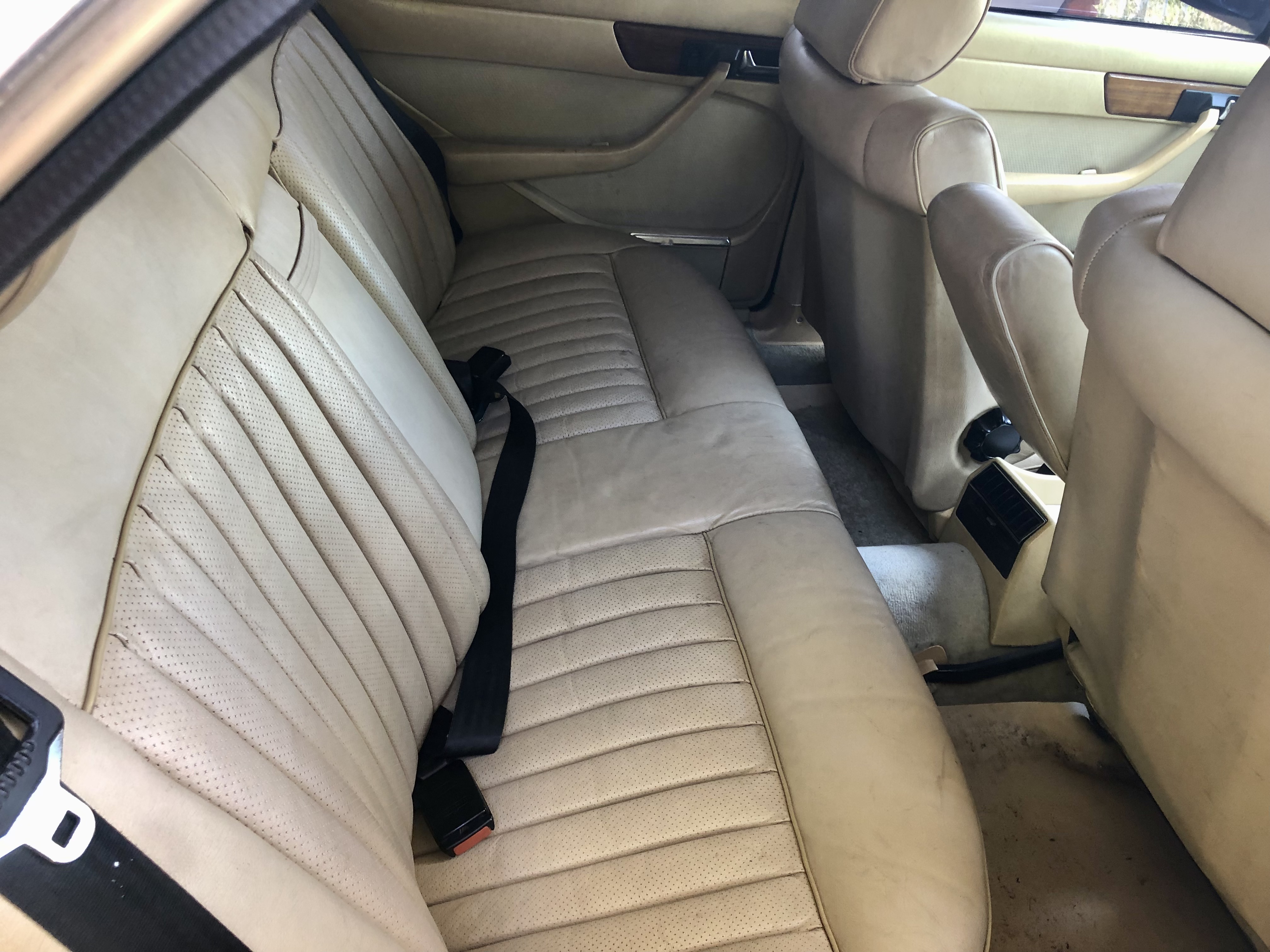 1983 MERCEDES-BENZ 280 W126 SE 4 SP AUTOMATIC 4D SEDAN